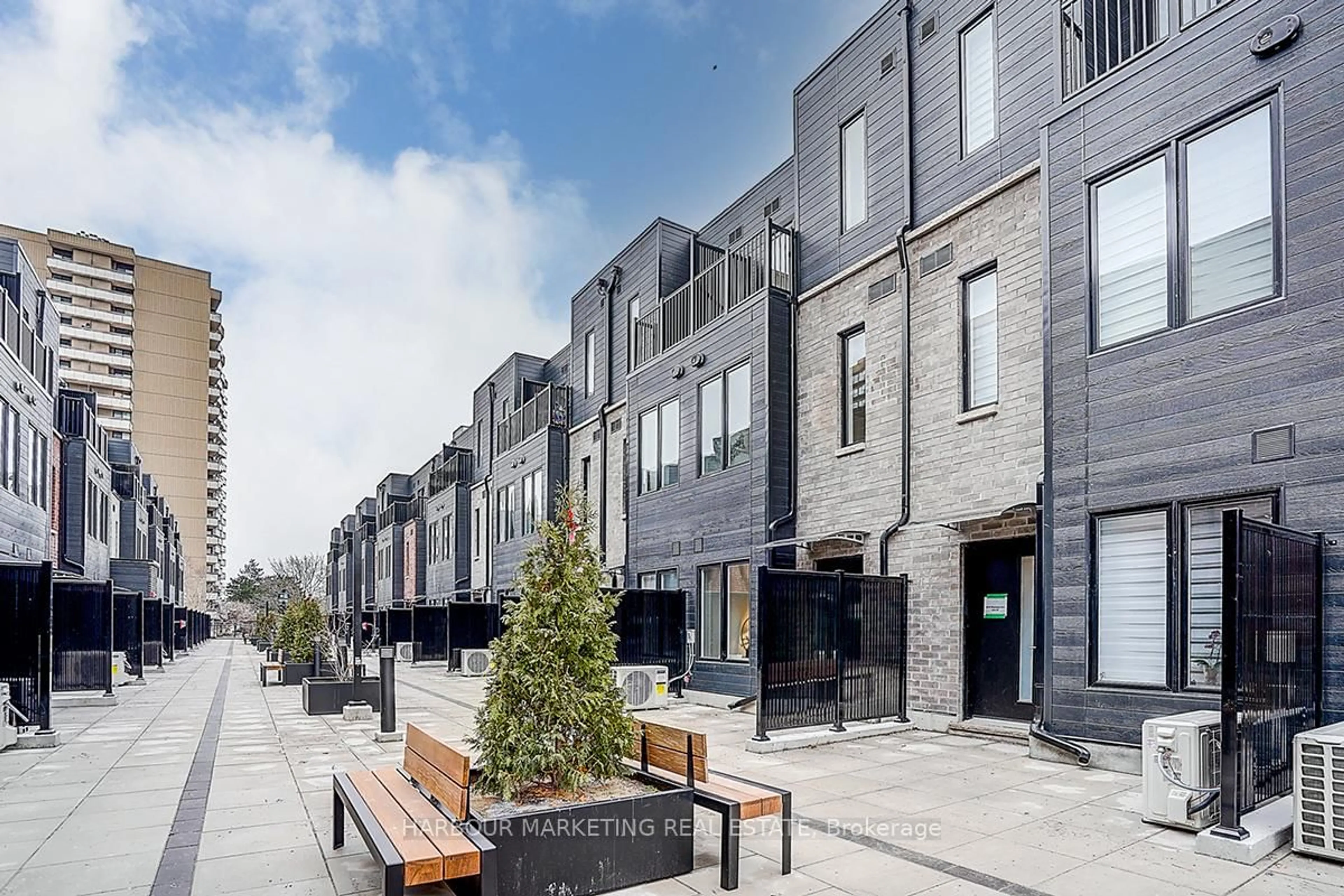 Patio, street for 3079 pharmacy Ave, Toronto Ontario M1T 1H8