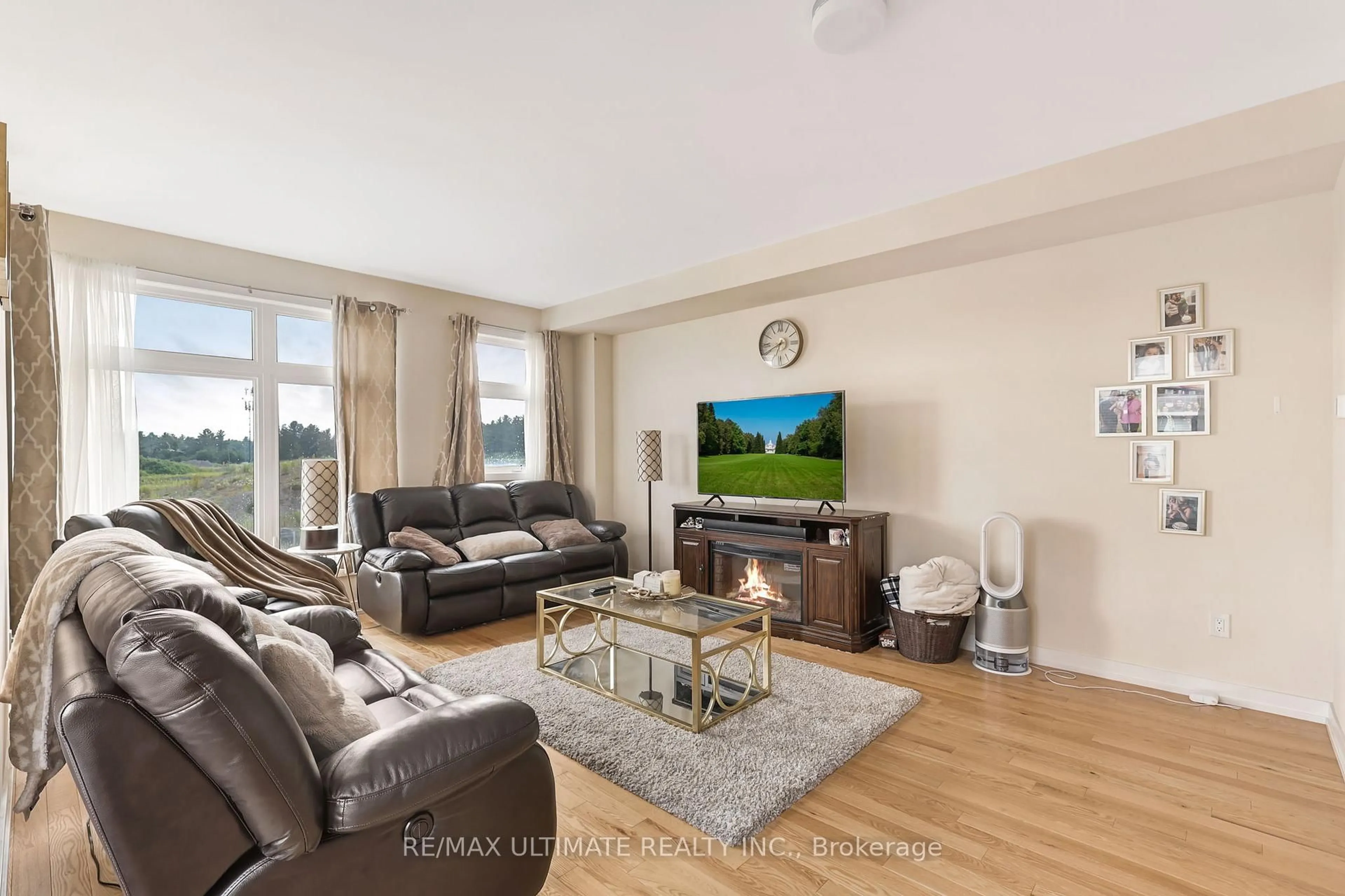 Living room with furniture, unknown for 2632 Castlegate Crossing Dr, Pickering Ontario L1X 0H6