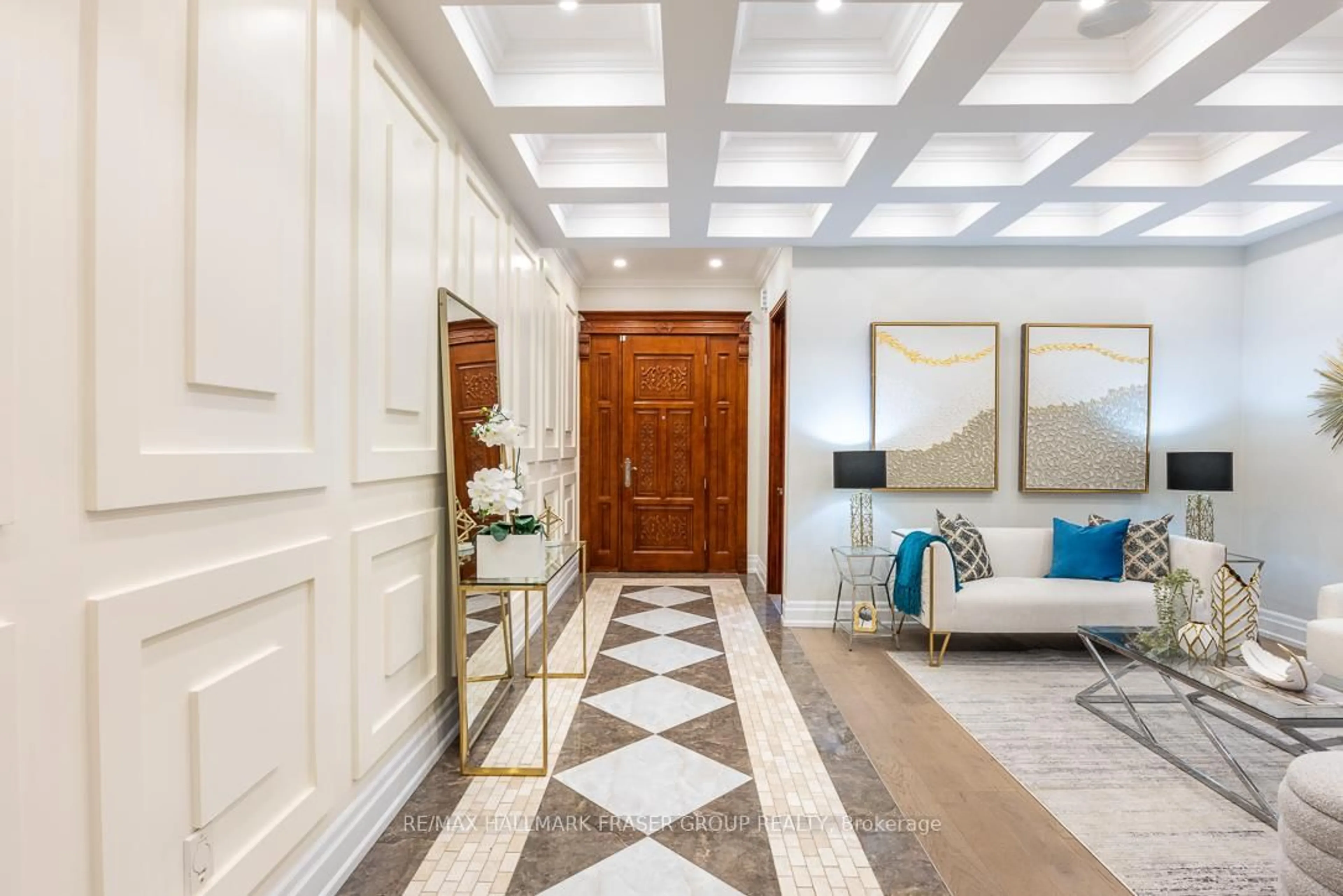 Indoor foyer for 370 Rosebank Rd, Pickering Ontario L1W 2N4