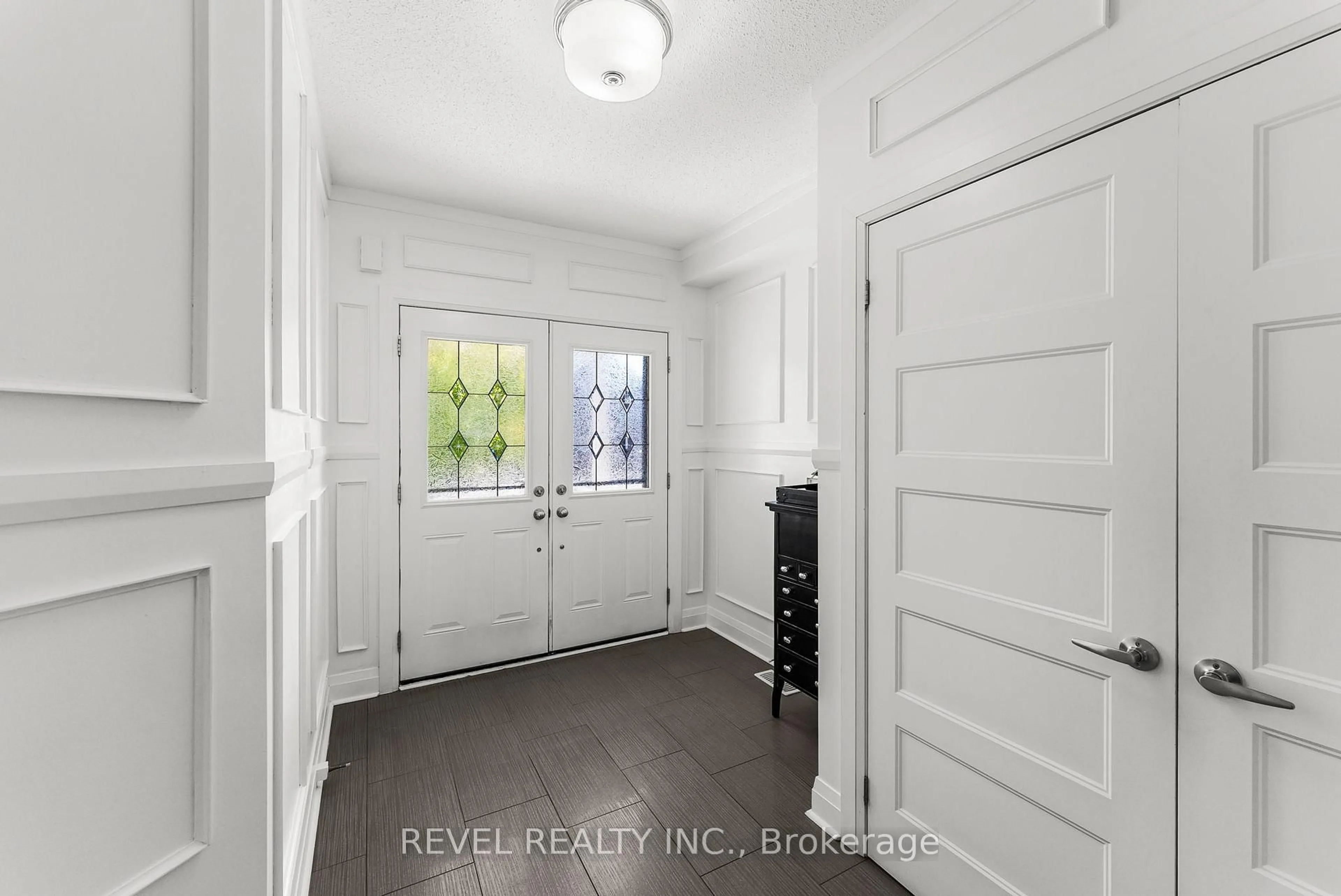 Indoor entryway for 97 Sharplin Dr, Ajax Ontario L1Z 0P3