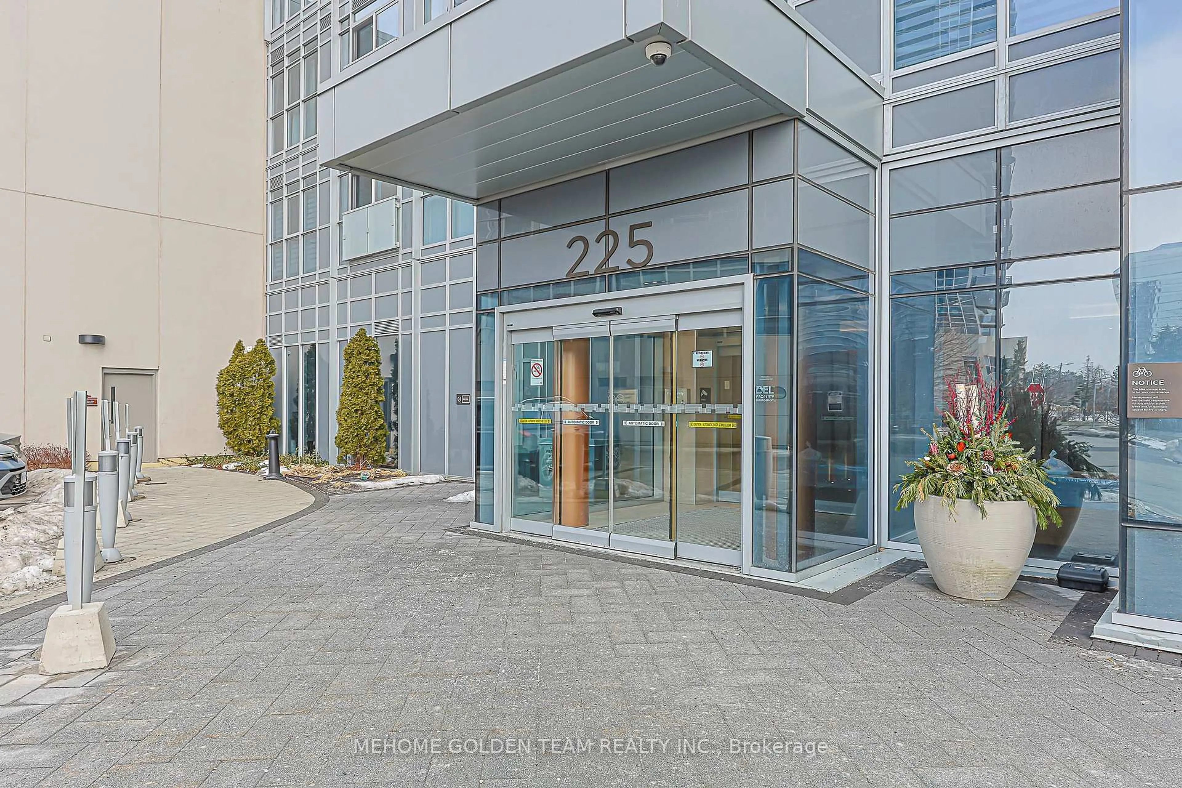 Indoor foyer for 225 Village Green Sq #905, Toronto Ontario M1S 0L3