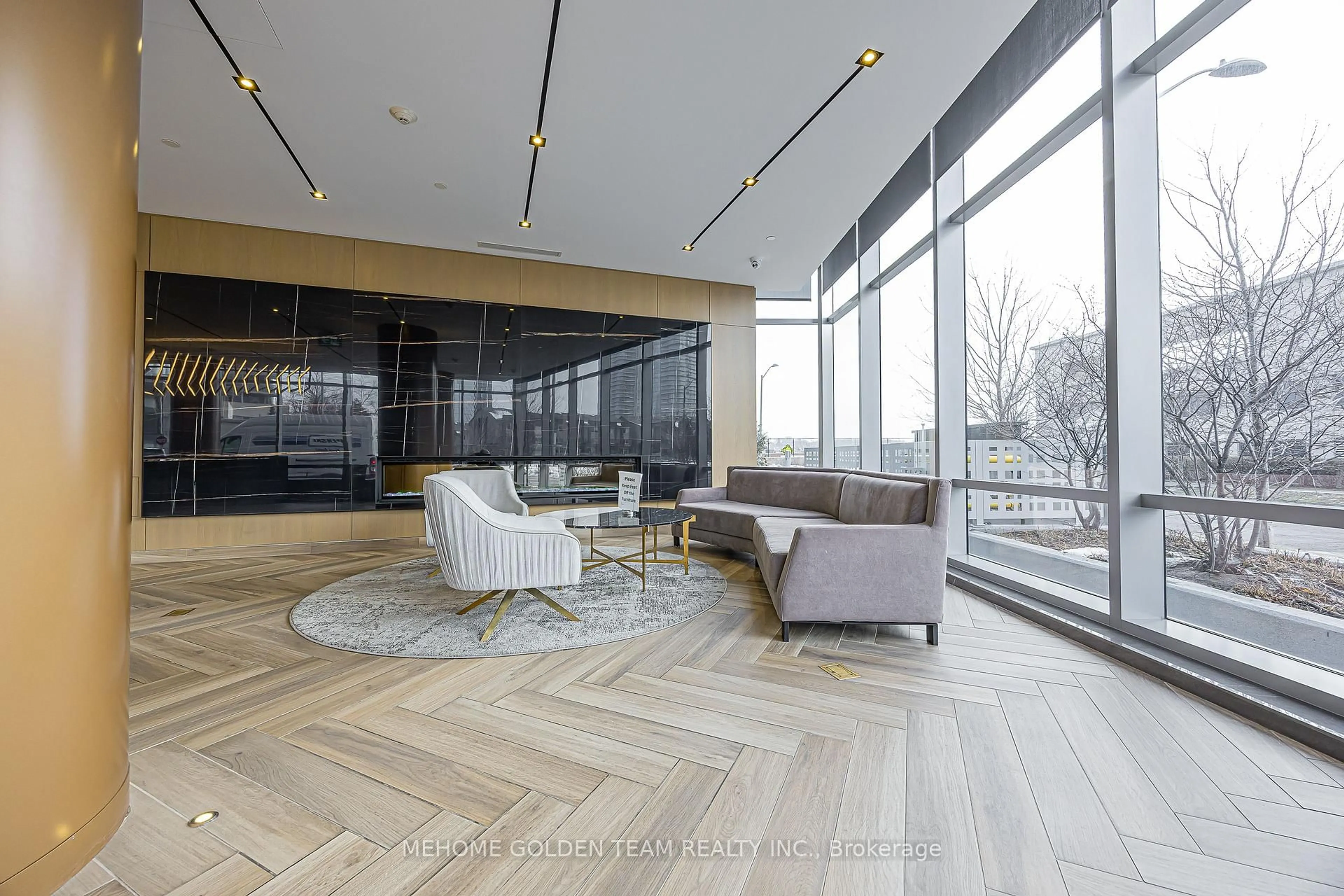 Indoor foyer for 225 Village Green Sq #905, Toronto Ontario M1S 0L3