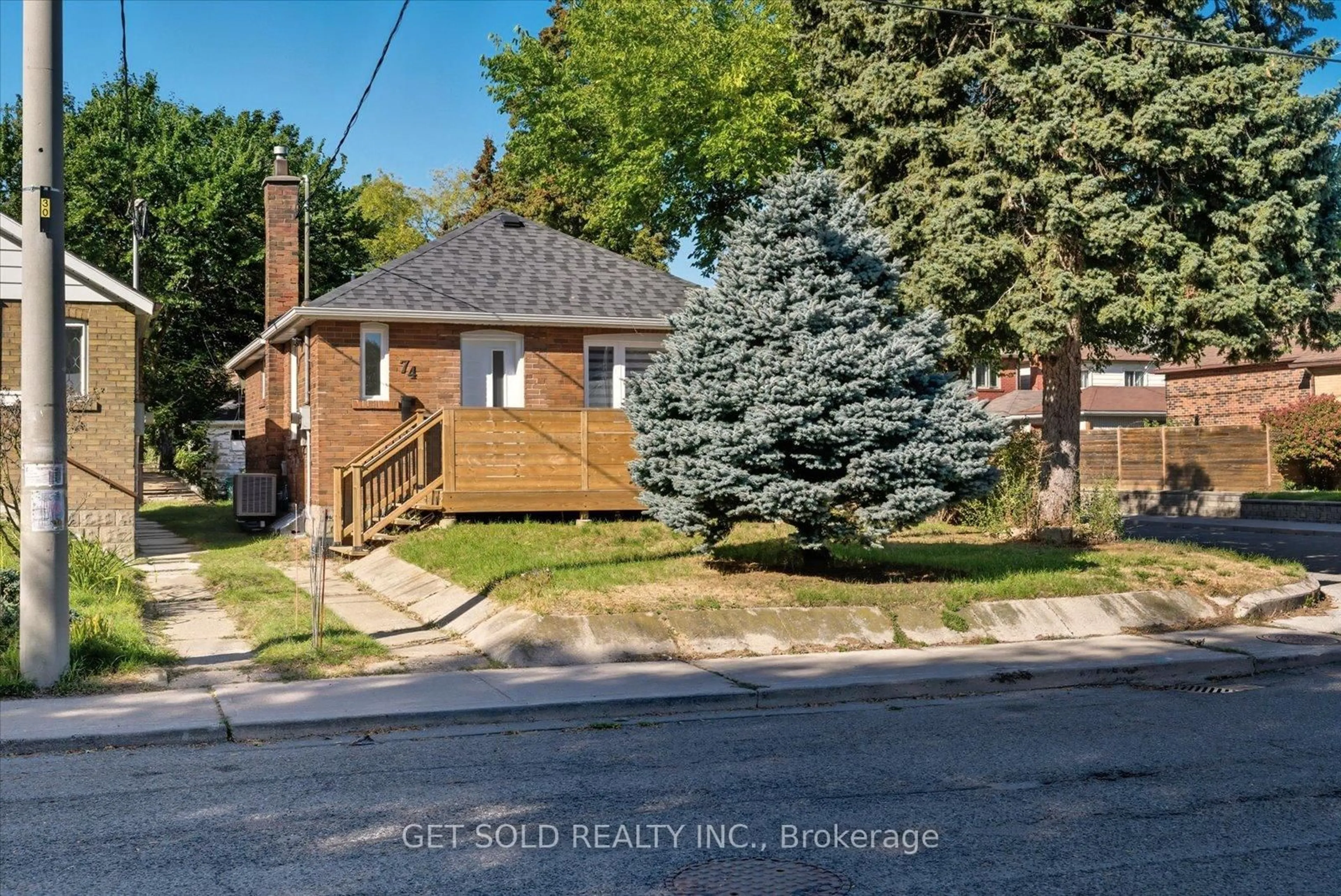 A pic from outside/outdoor area/front of a property/back of a property/a pic from drone, street for 74 St Hubert Ave, Toronto Ontario M4J 3Z3
