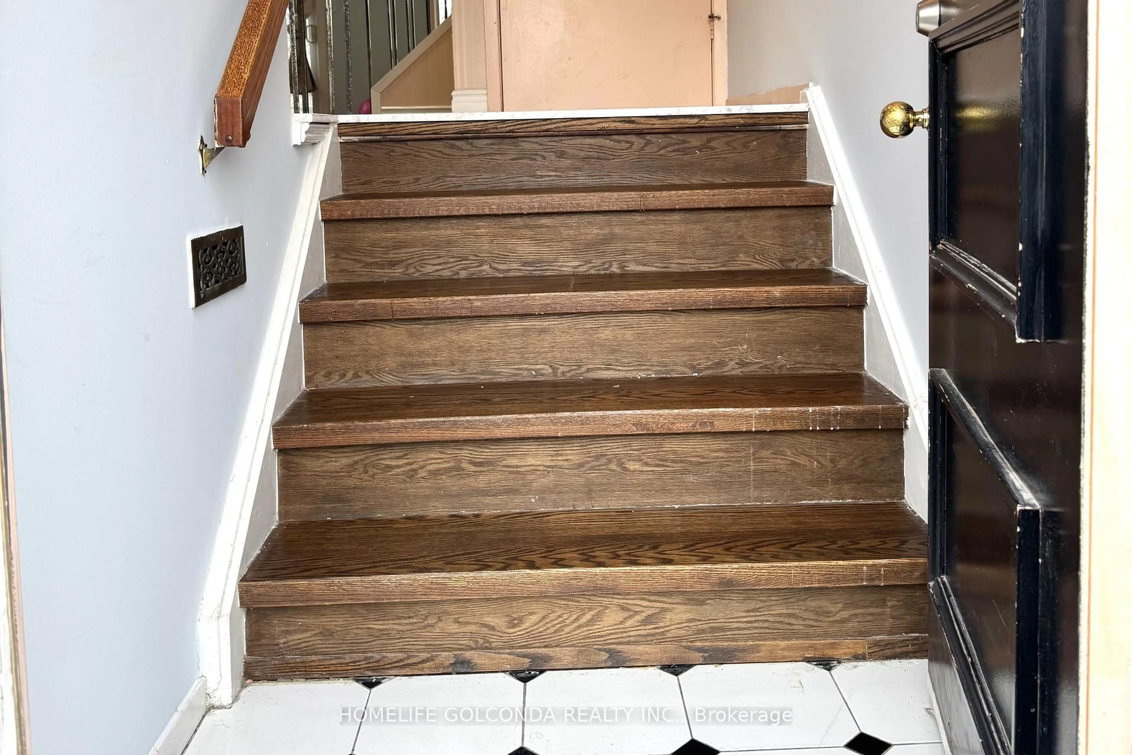 Stairs for 201 Alexmuir Blvd #134, Toronto Ontario M1V 1S5