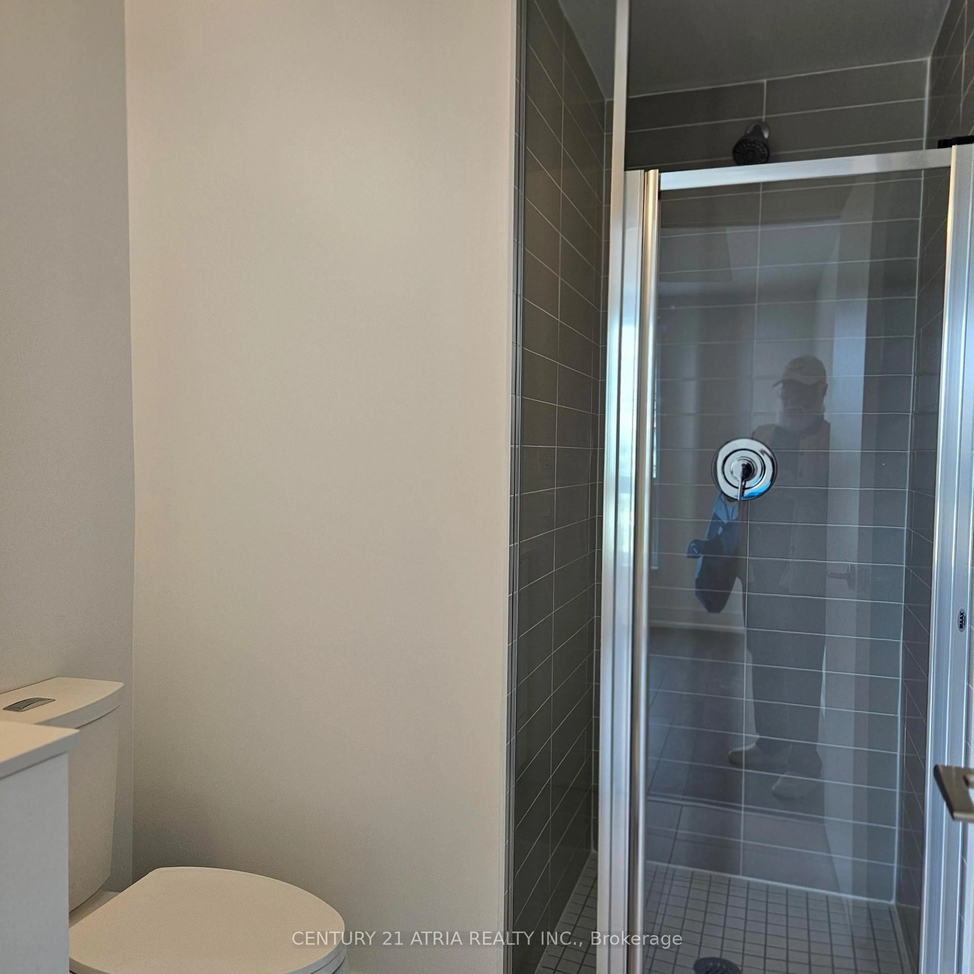 Standard bathroom, ceramic/tile floor for 1350 Ellesmere Rd #725, Toronto Ontario M1P 2X9