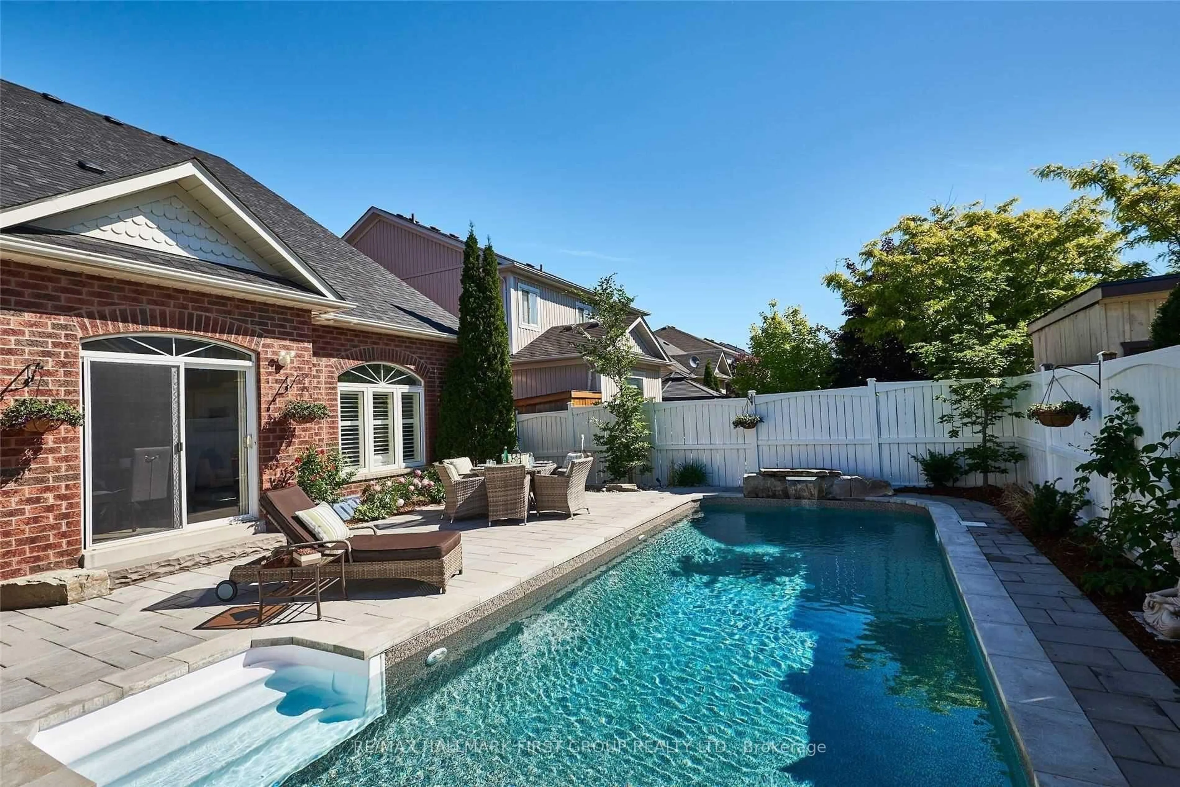 Pool for 7 Princeton Crt, Whitby Ontario L1M 2M3