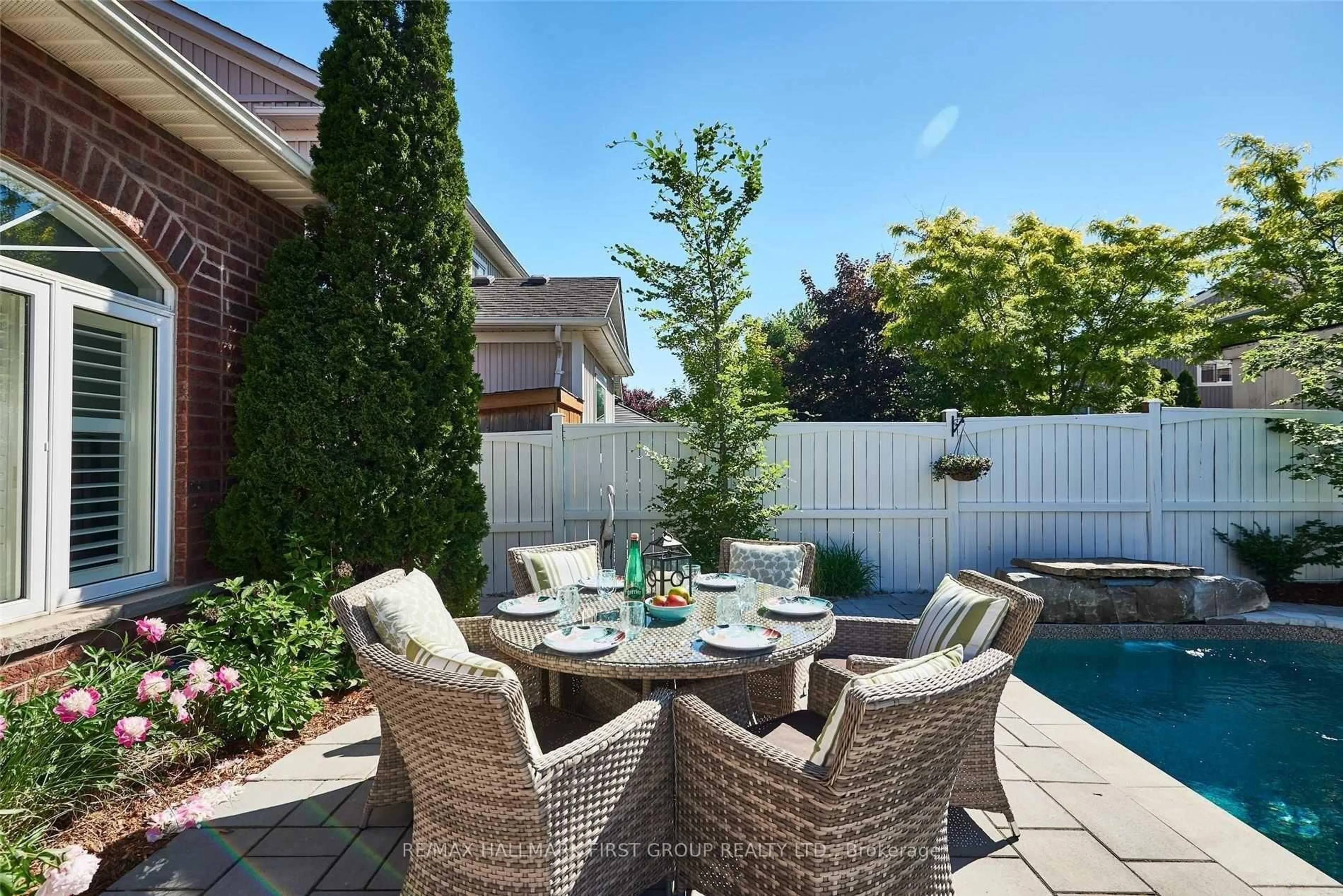 Patio, street for 7 Princeton Crt, Whitby Ontario L1M 2M3