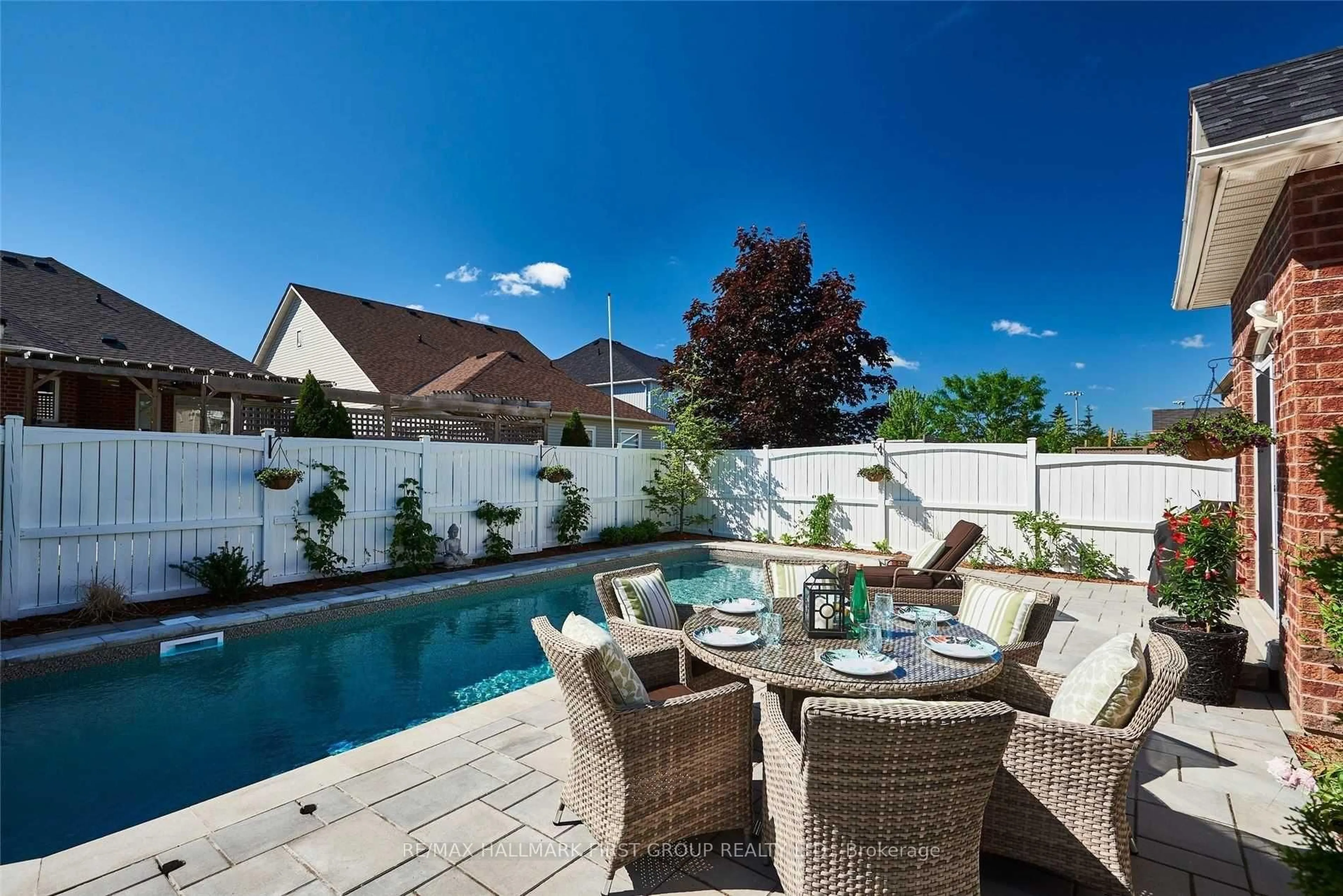 Patio, unknown for 7 Princeton Crt, Whitby Ontario L1M 2M3