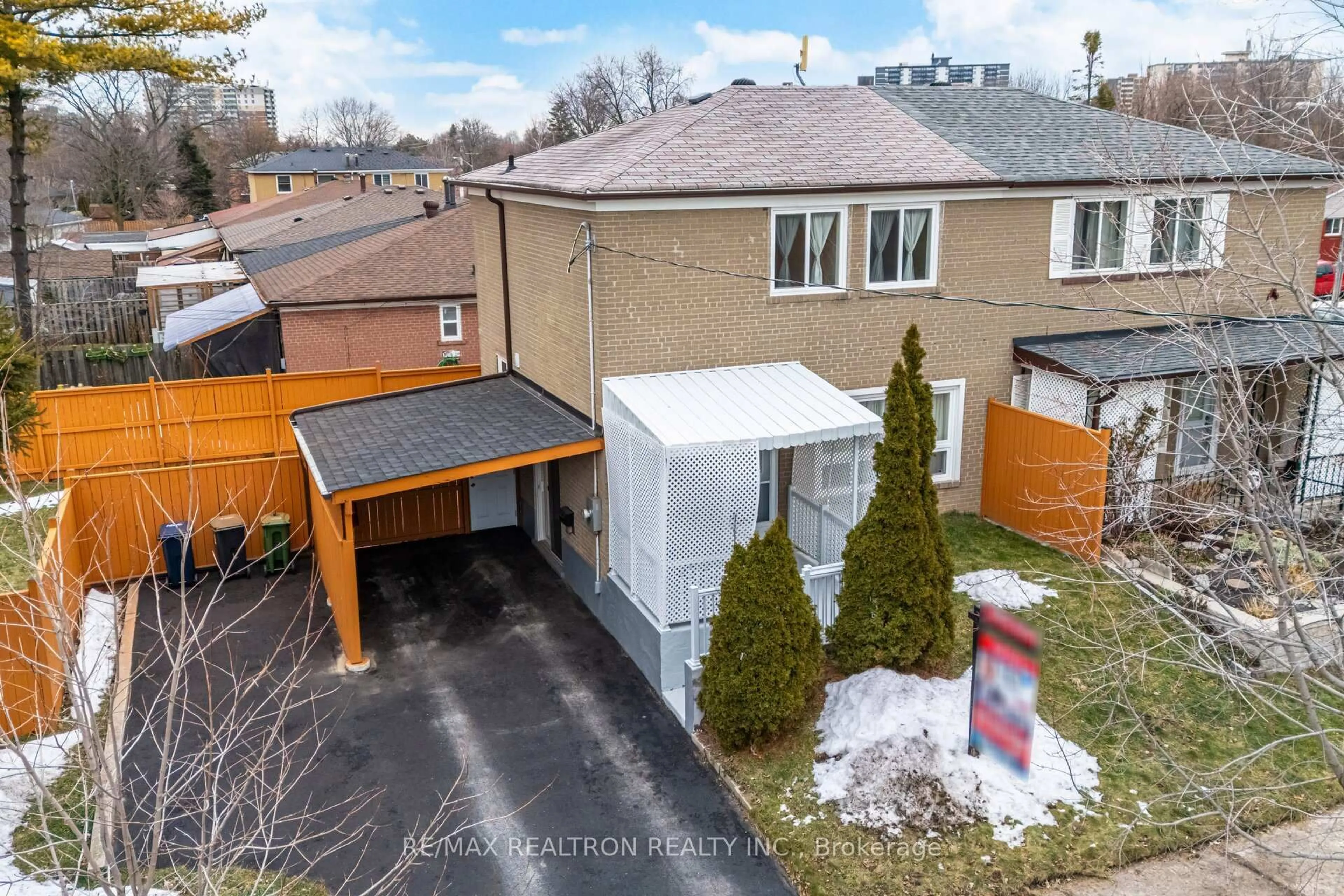 A pic from outside/outdoor area/front of a property/back of a property/a pic from drone, street for 3 Shier Dr, Toronto Ontario M1J 2T1