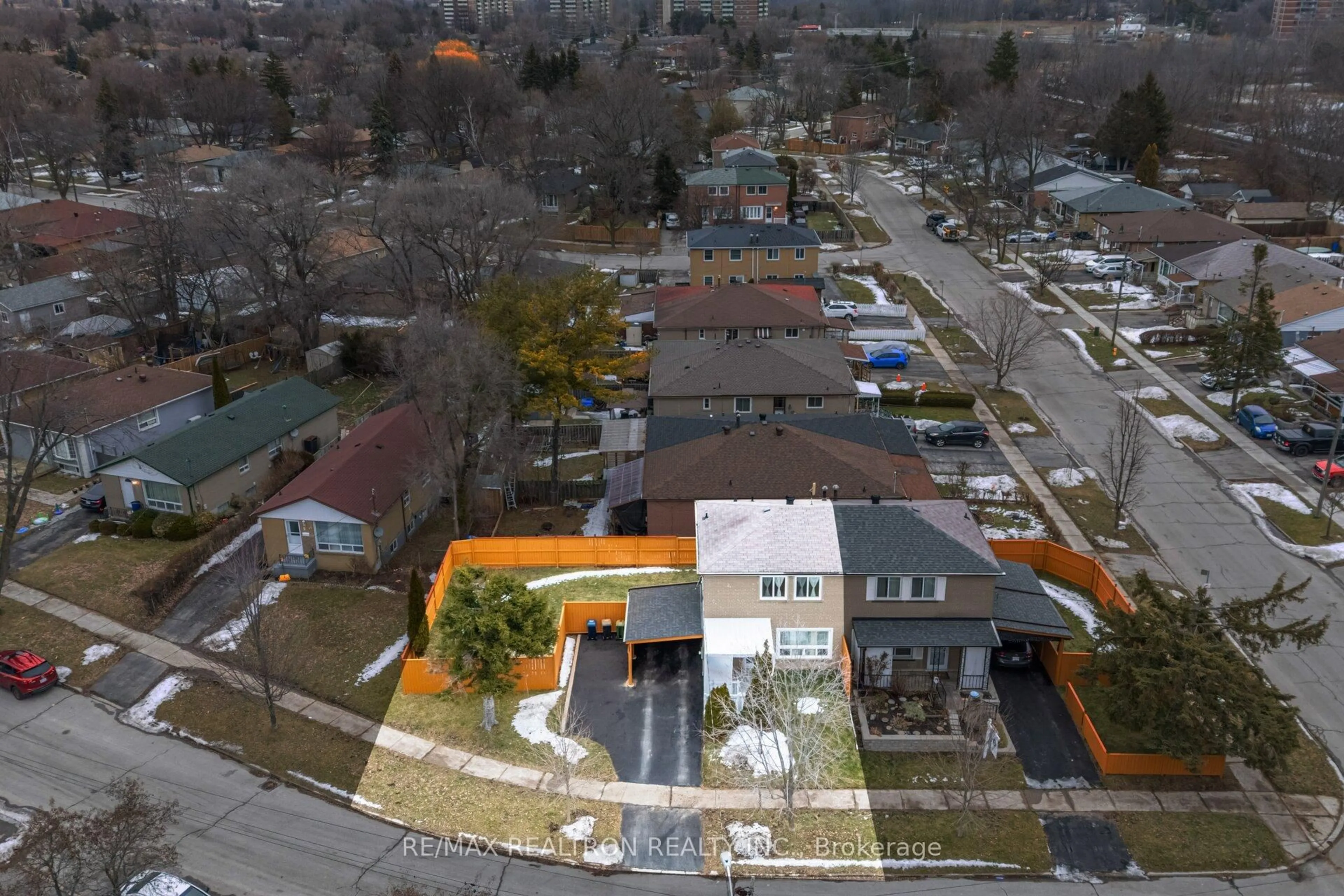 A pic from outside/outdoor area/front of a property/back of a property/a pic from drone, street for 3 Shier Dr, Toronto Ontario M1J 2T1