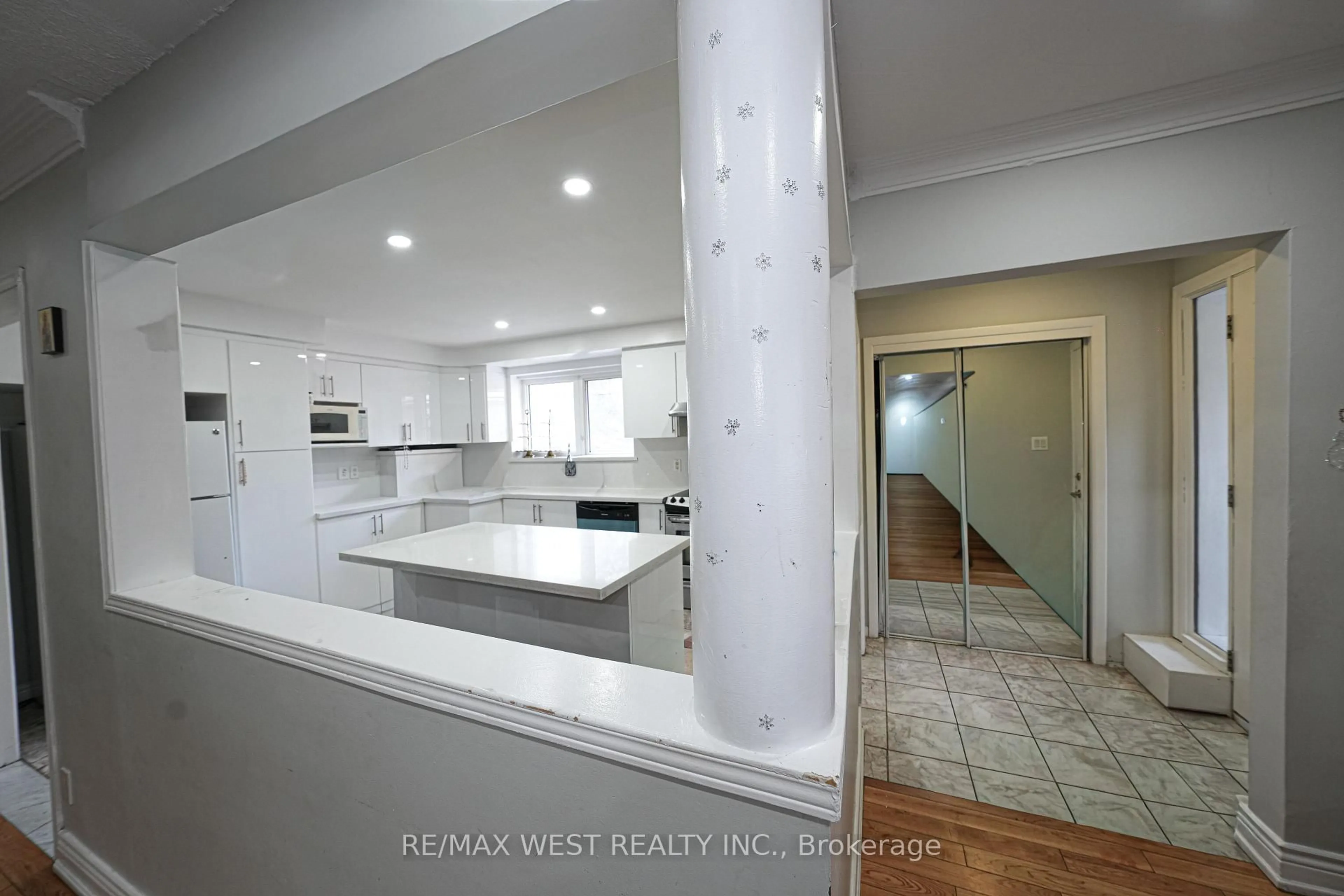 Open concept kitchen, unknown for 812 Kennedy Rd, Toronto Ontario M1K 2C8