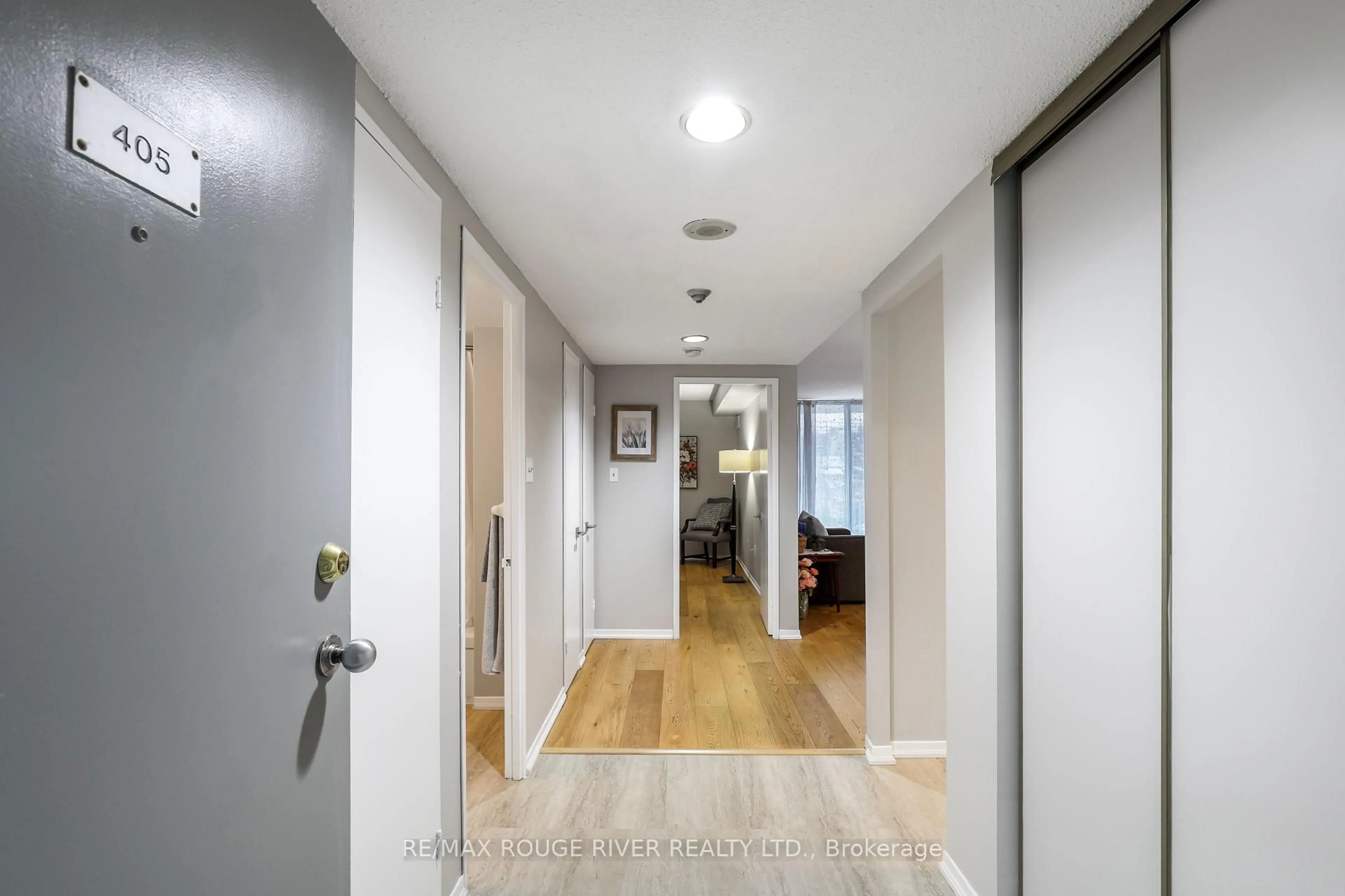 Indoor foyer for 15 Sewells Rd #405, Toronto Ontario M1B 3V7