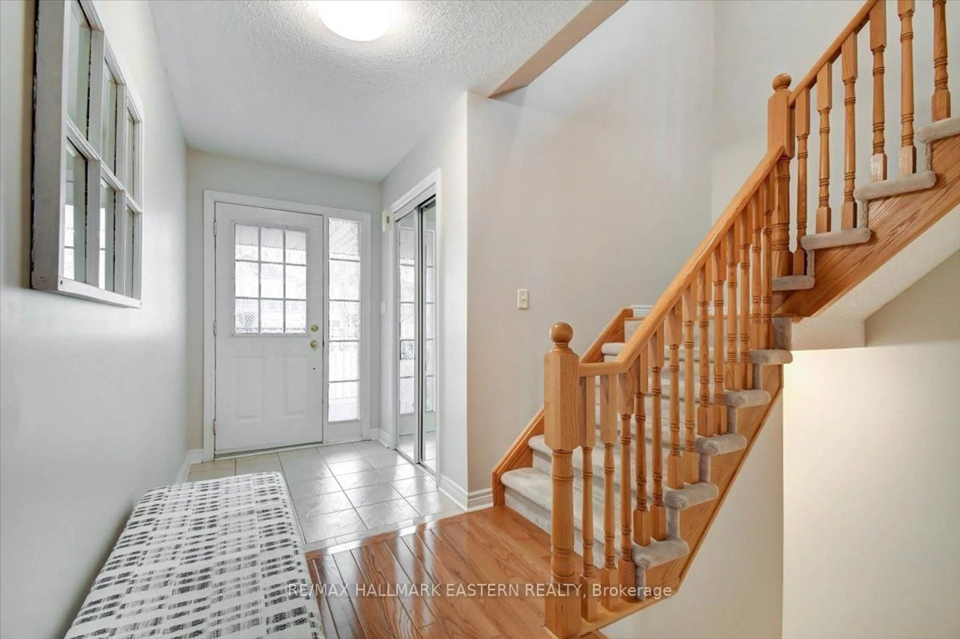 Indoor entryway for 27 Primeau Ave, Whitby Ontario L1M 2B7