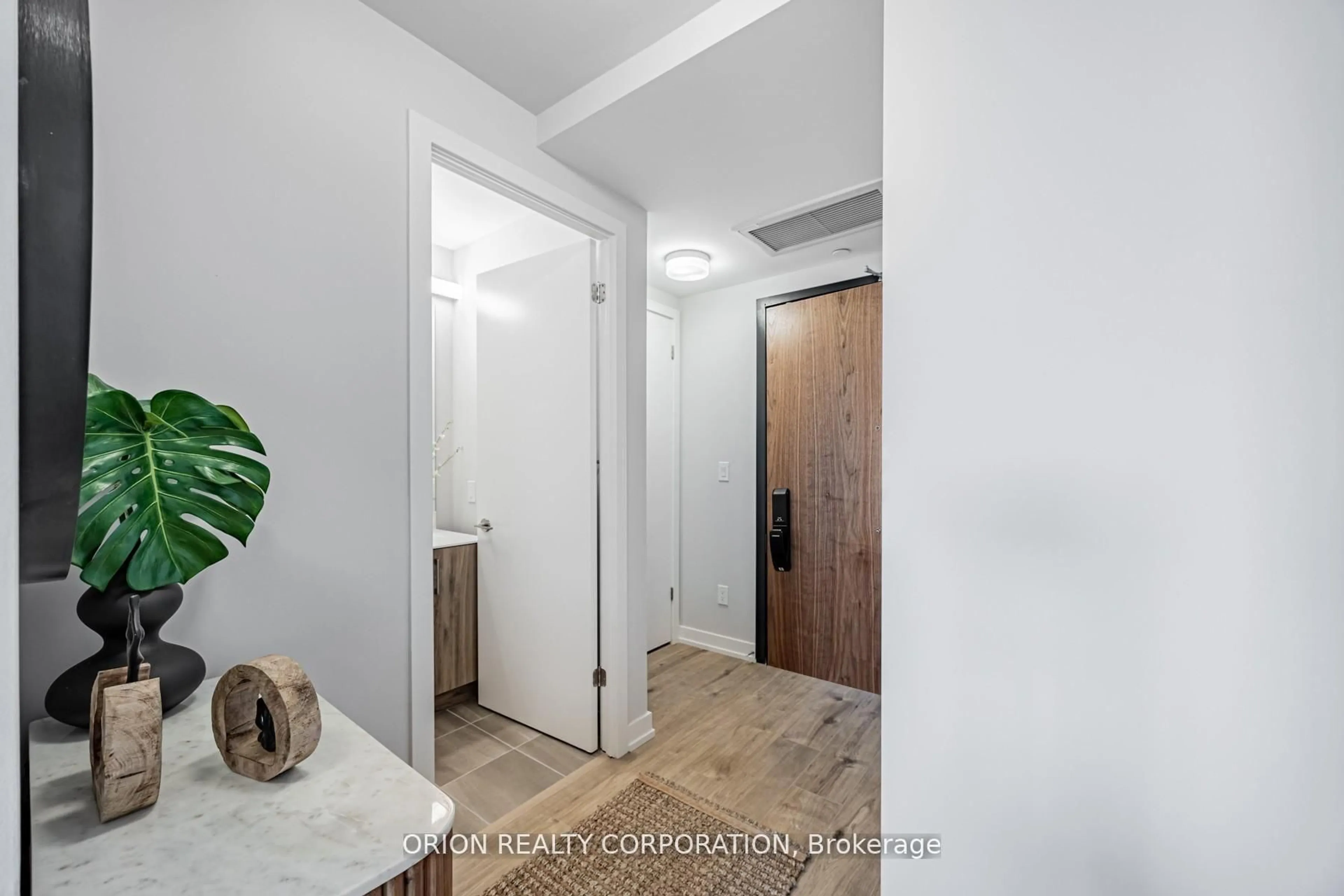 Indoor entryway for 201 Brock St #215, Whitby Ontario L1N 4K2