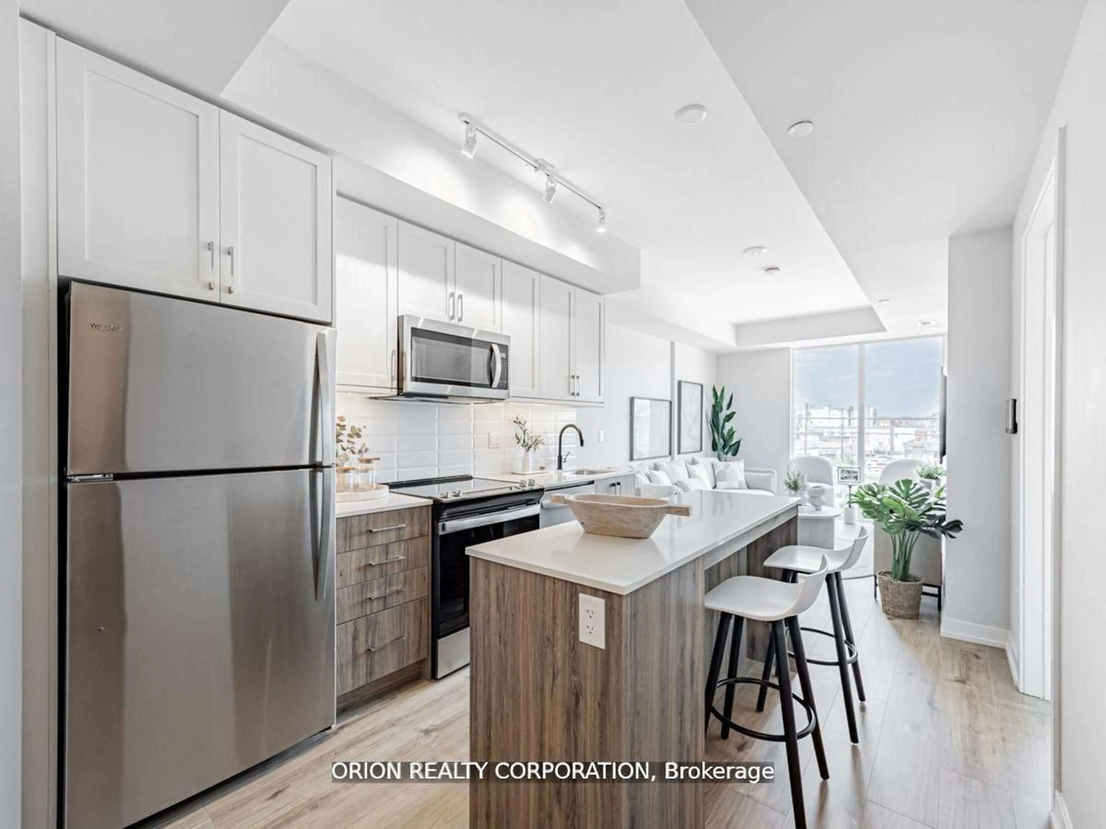 Open concept kitchen, ceramic/tile floor for 201 Brock St #215, Whitby Ontario L1N 4K2