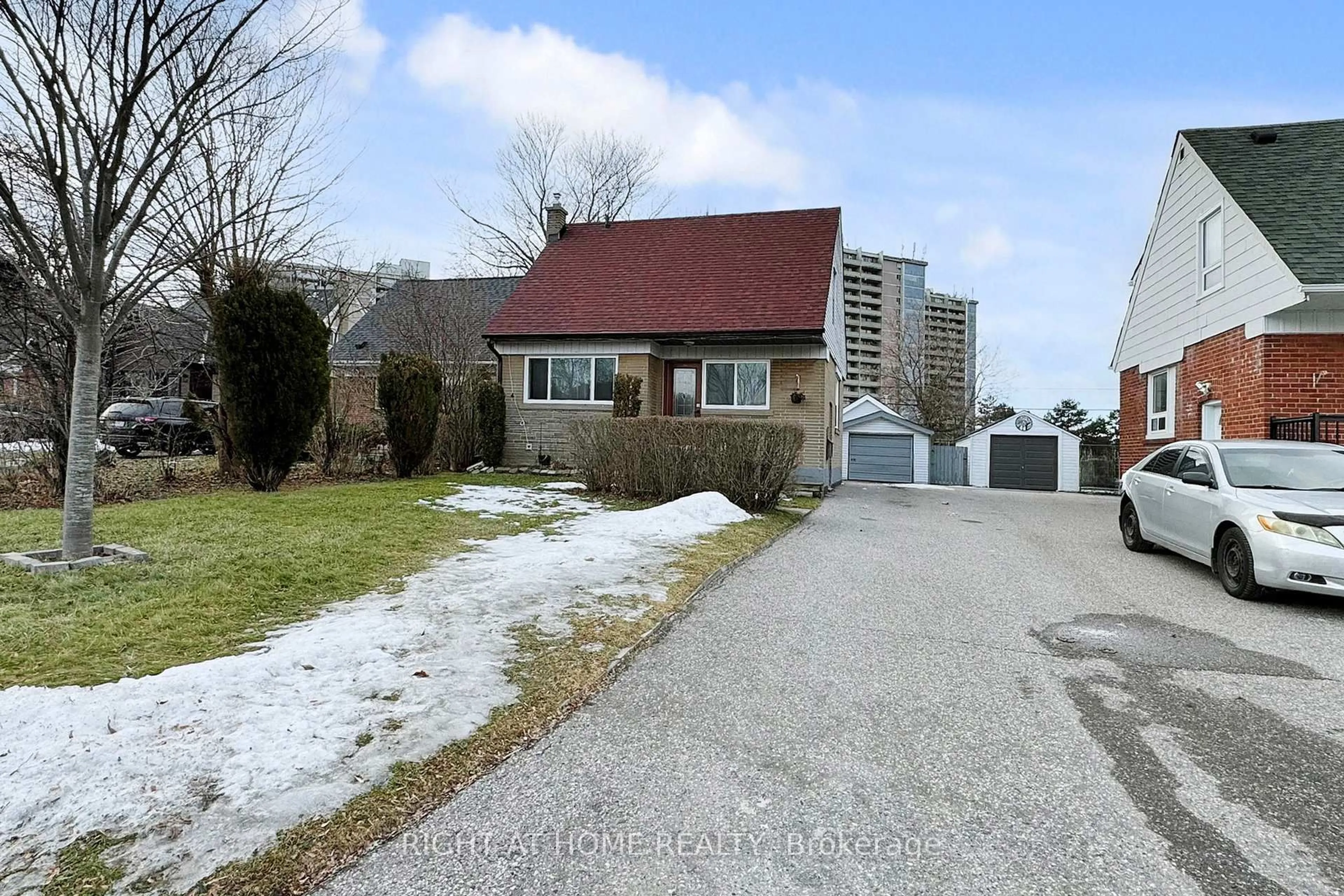 A pic from outside/outdoor area/front of a property/back of a property/a pic from drone, street for 46 Glenshephard Dr, Toronto Ontario M1K 4N3