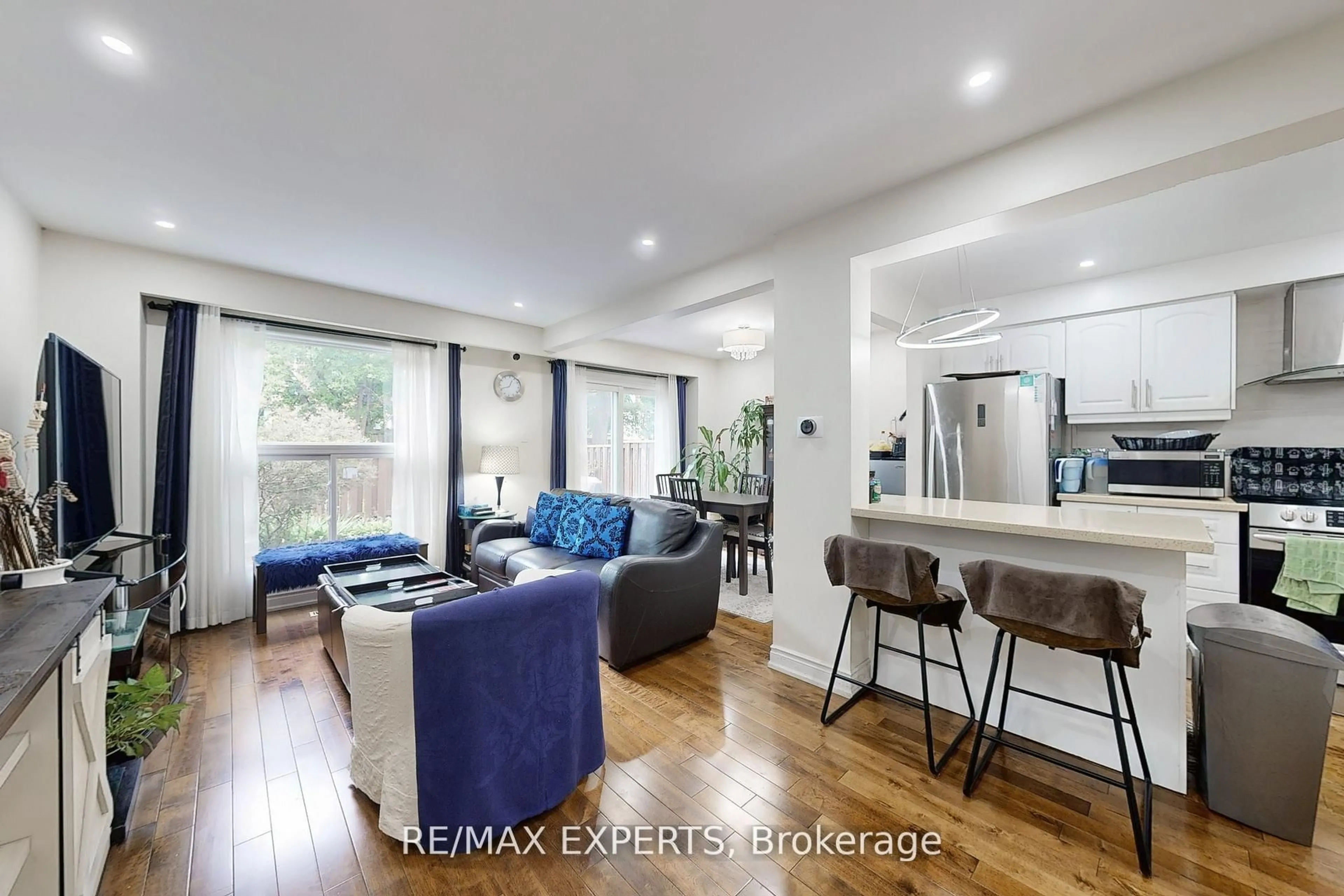 Living room with furniture, unknown for 30 Dundalk Dr #44, Toronto Ontario M1P 2W5