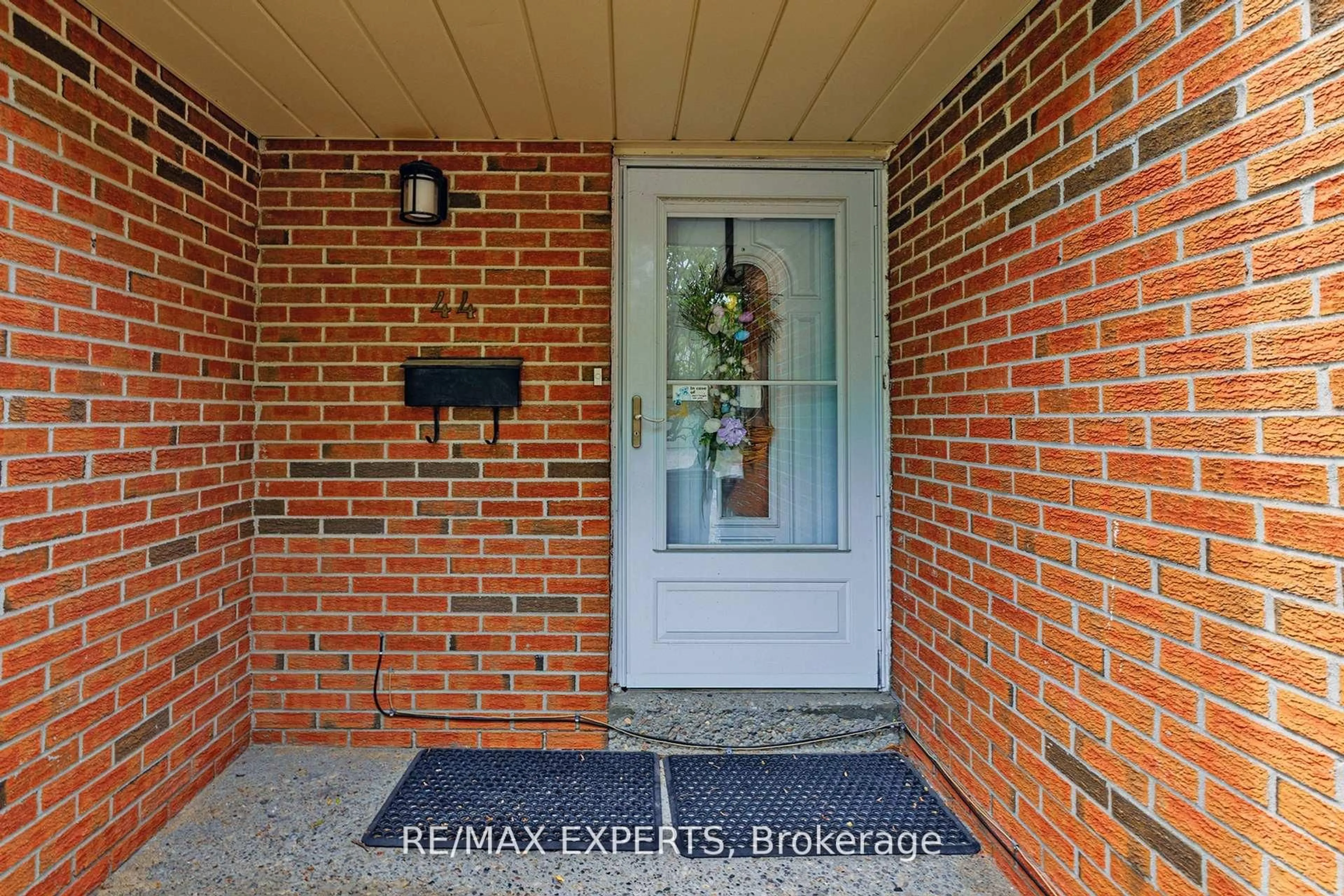 Indoor entryway for 30 Dundalk Dr #44, Toronto Ontario M1P 2W5