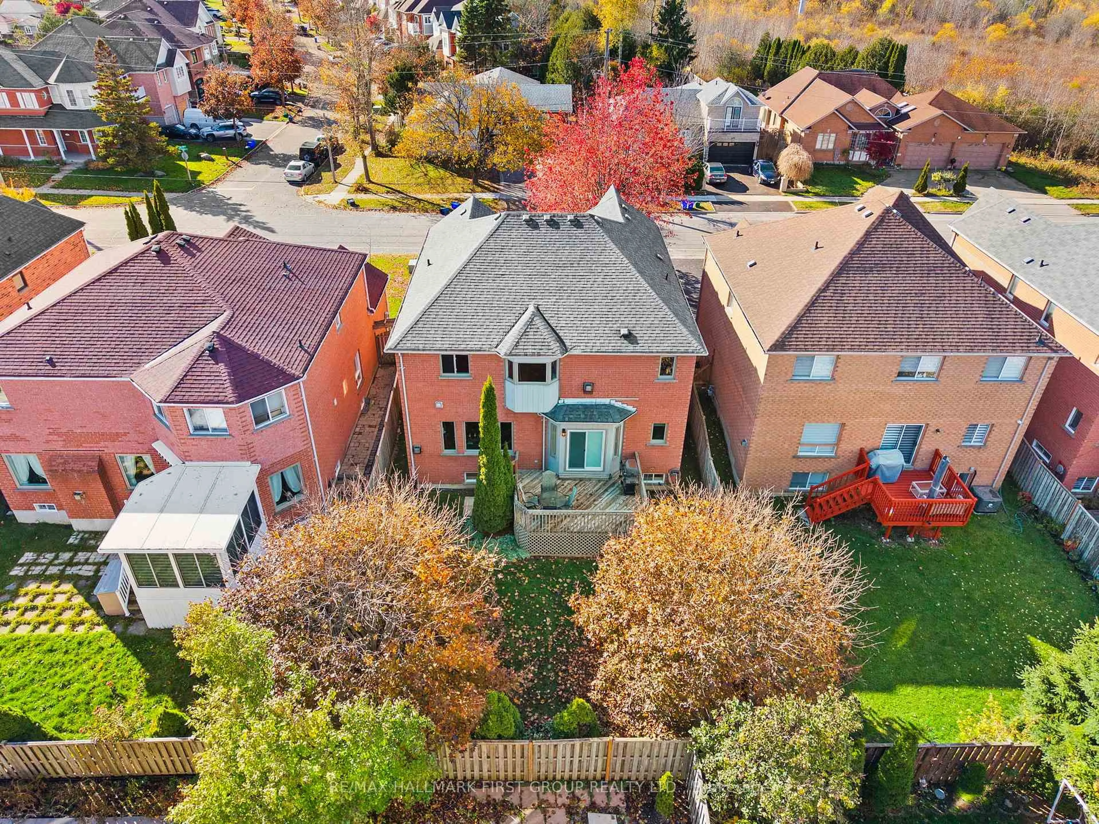 A pic from outside/outdoor area/front of a property/back of a property/a pic from drone, city buildings view from balcony for 1907 Woodview Ave, Pickering Ontario L1V 1L5