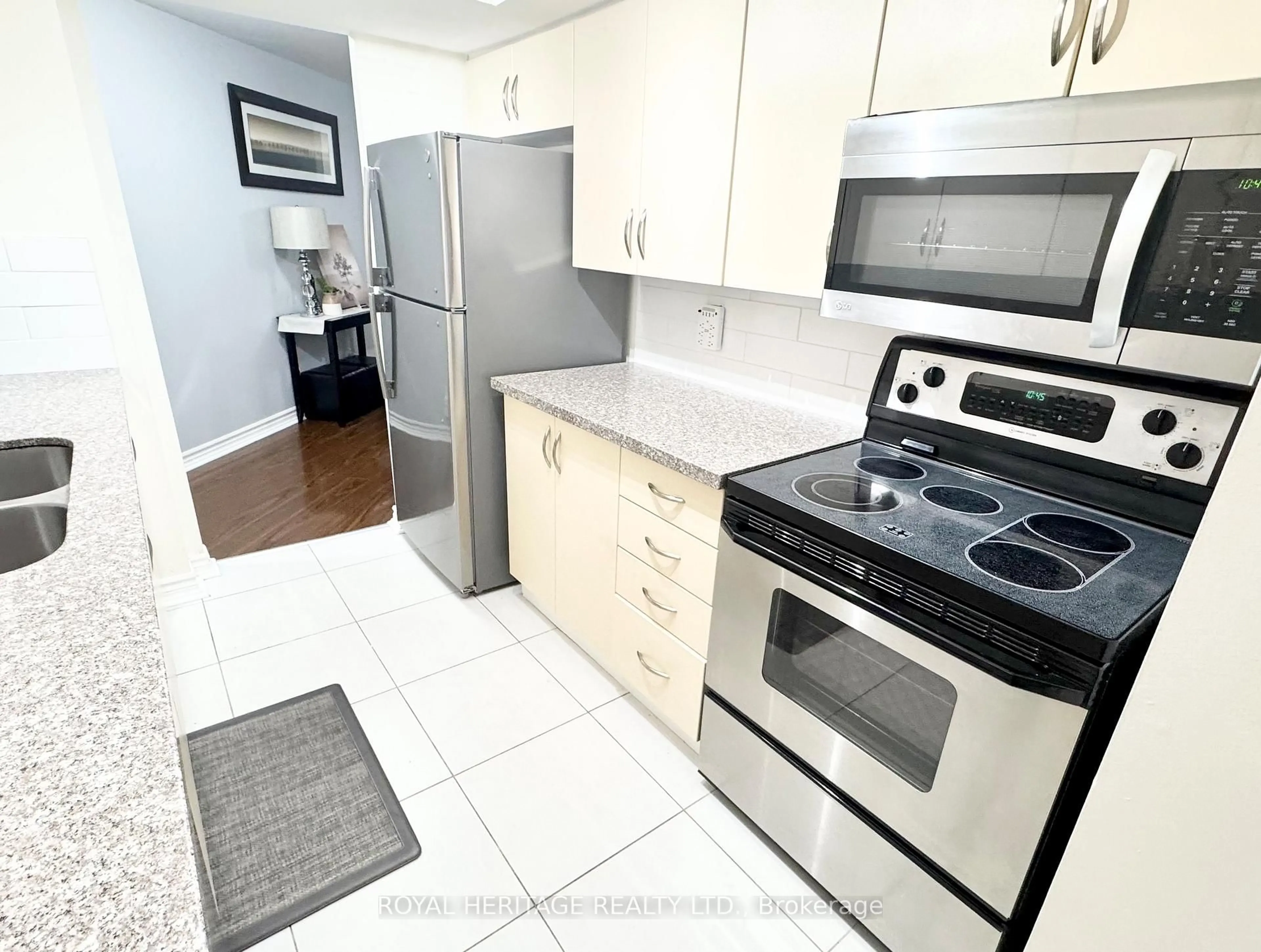 Standard kitchen, unknown for 11753 Sheppard Ave #622, Toronto Ontario M1B 5M3