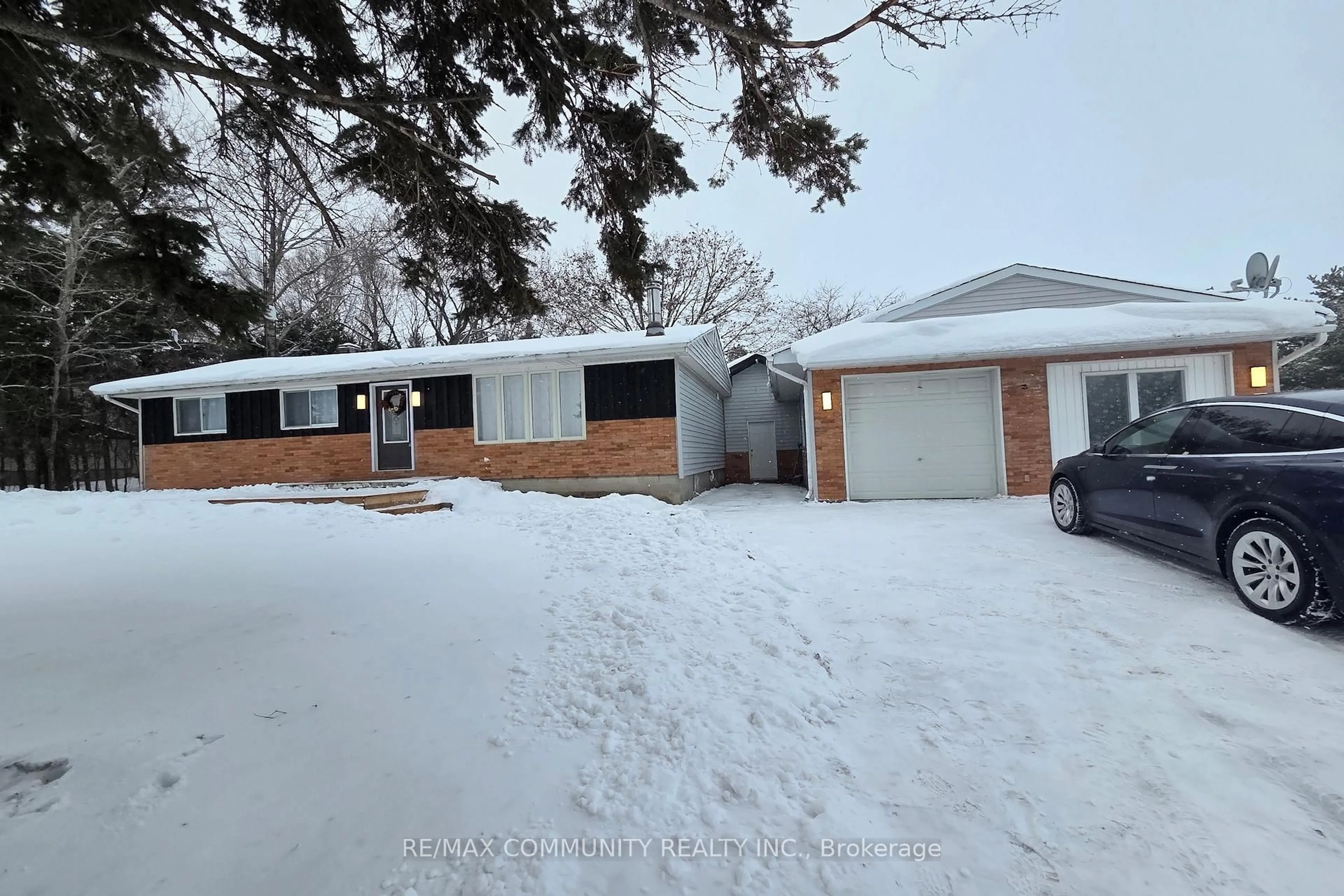 A pic from outside/outdoor area/front of a property/back of a property/a pic from drone, street for 11490 Simcoe St, Scugog Ontario L9L 1B3