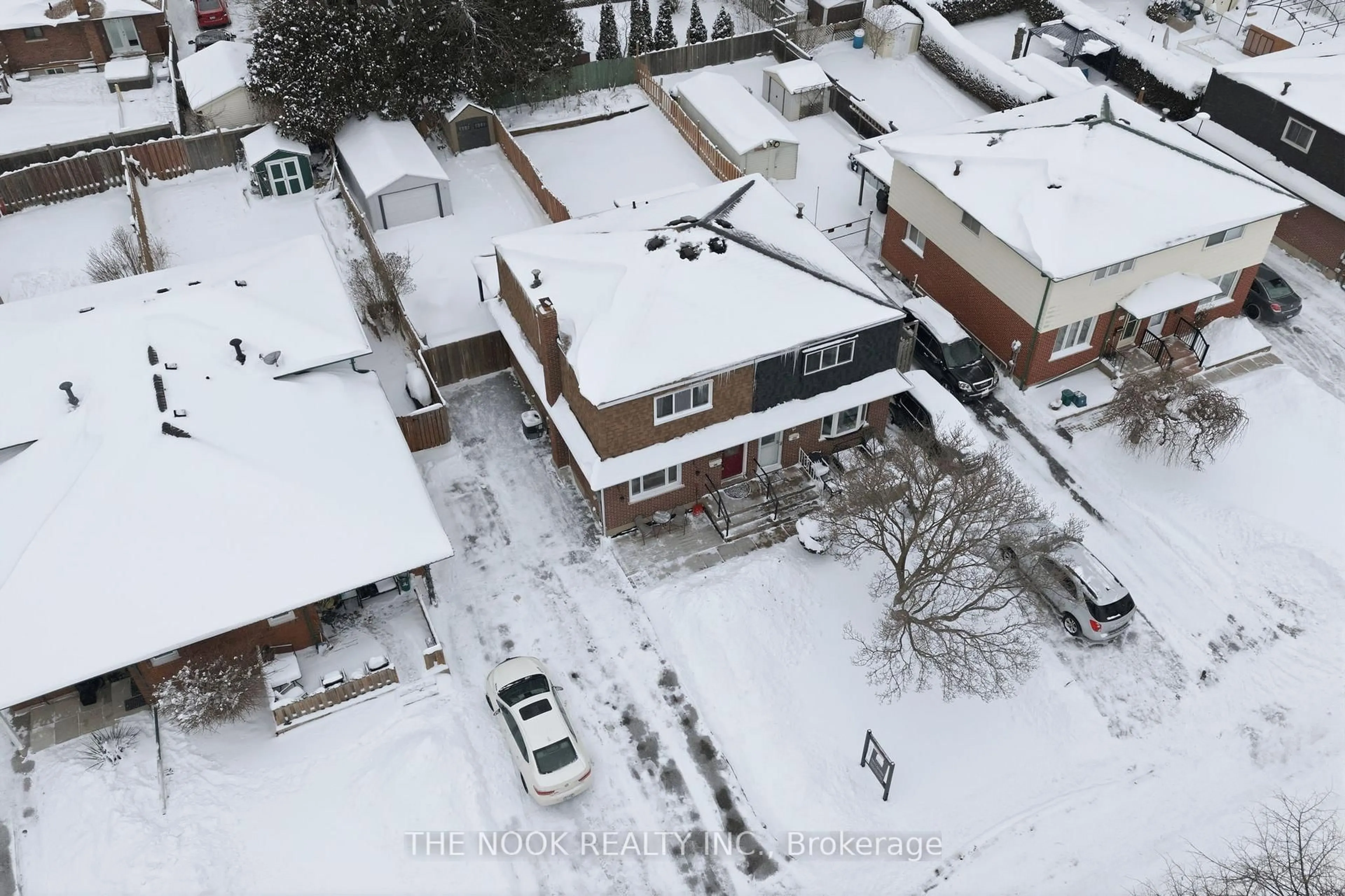 A pic from outside/outdoor area/front of a property/back of a property/a pic from drone, street for 246 Coventry Crt, Oshawa Ontario L1G 6H3