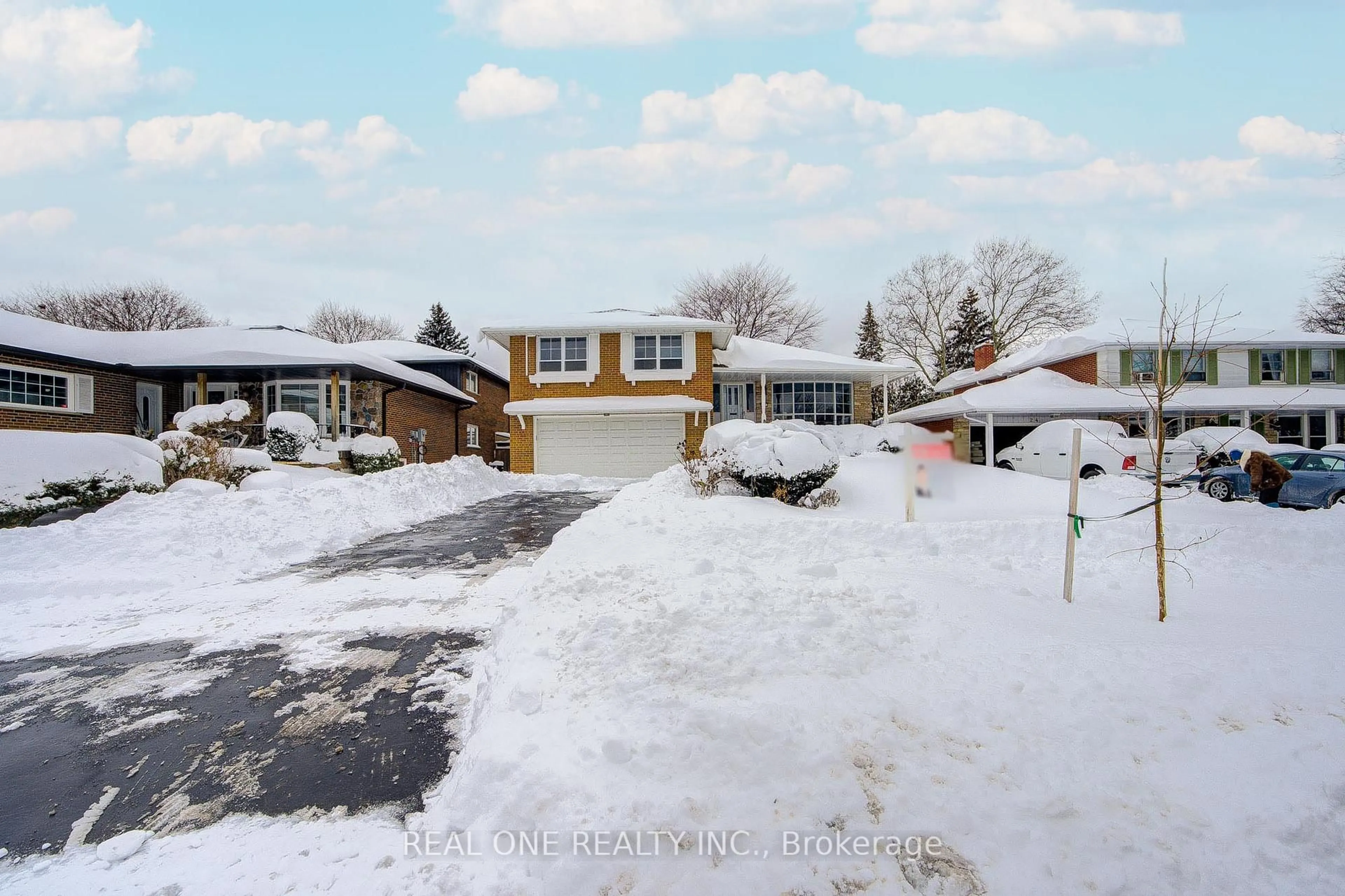 A pic from outside/outdoor area/front of a property/back of a property/a pic from drone, street for 22 Kenmanor Blvd, Toronto Ontario M1W 1R7