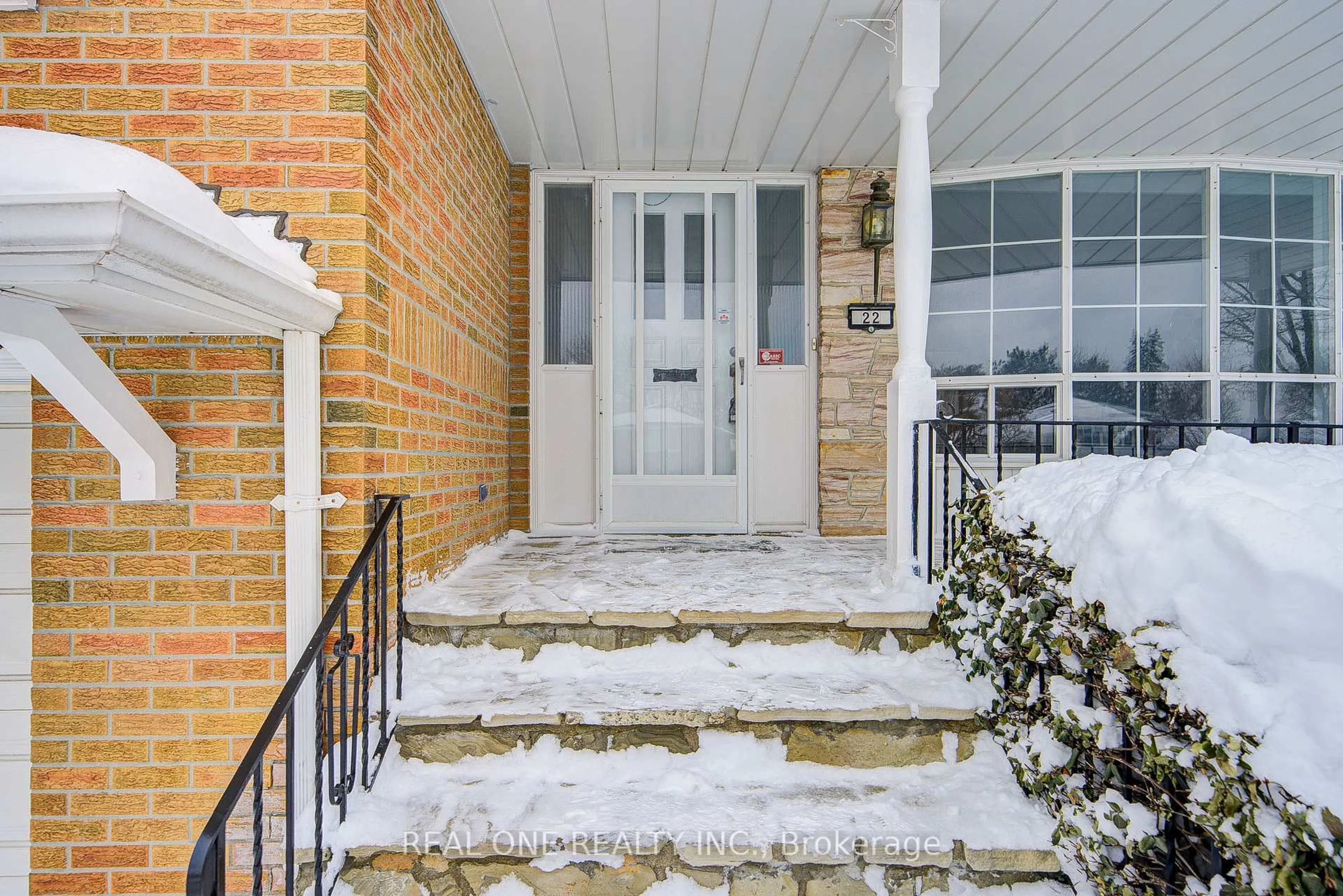 Indoor entryway for 22 Kenmanor Blvd, Toronto Ontario M1W 1R7