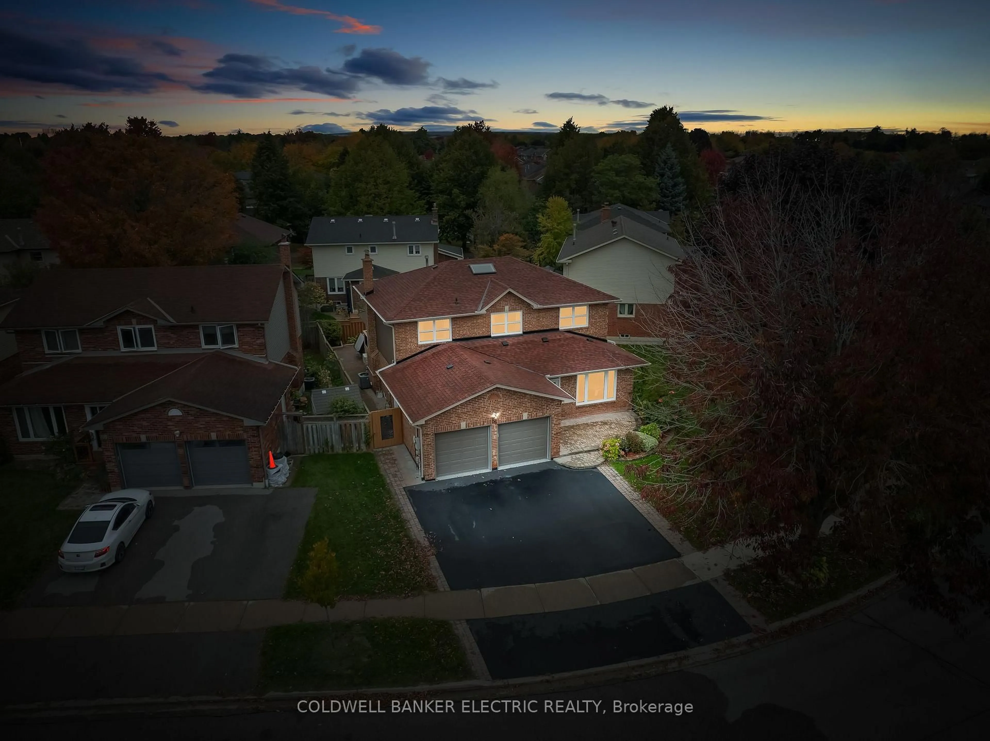 A pic from outside/outdoor area/front of a property/back of a property/a pic from drone, street for 86 Rollo Dr, Ajax Ontario L1S 7B7