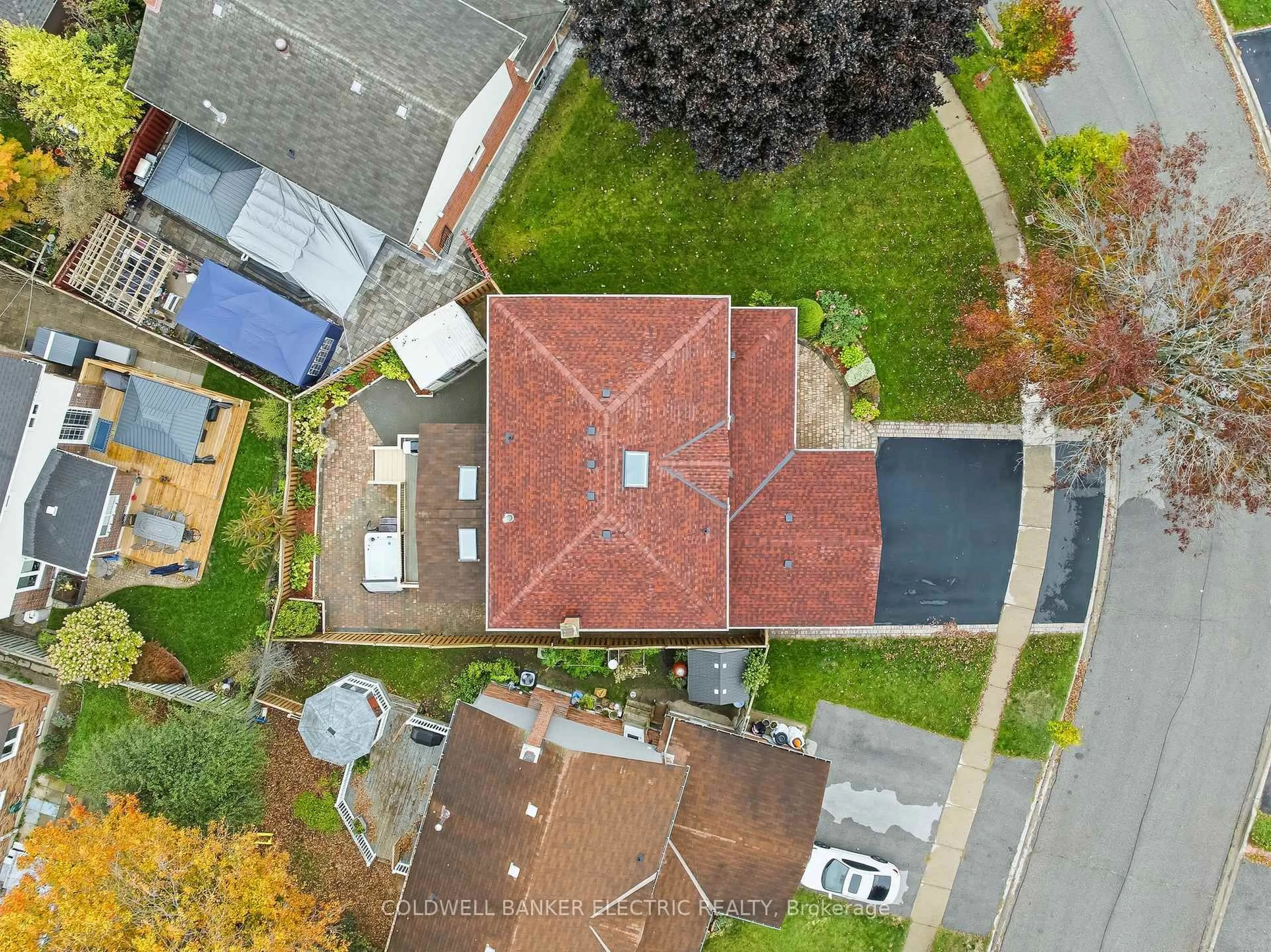 A pic from outside/outdoor area/front of a property/back of a property/a pic from drone, street for 86 Rollo Dr, Ajax Ontario L1S 7B7