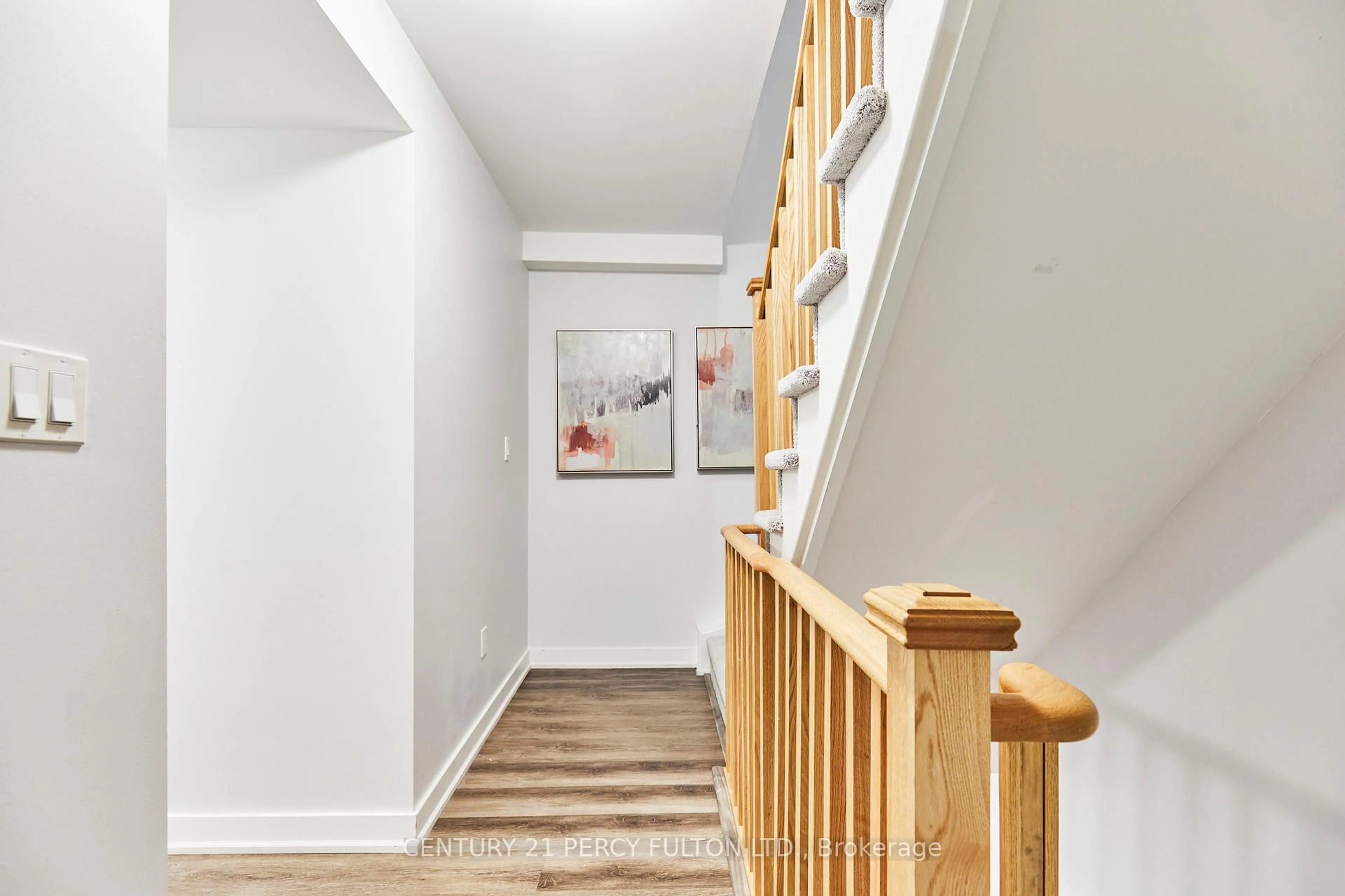 Indoor entryway for 1555 Kingston Rd #114, Pickering Ontario L1V 0E9