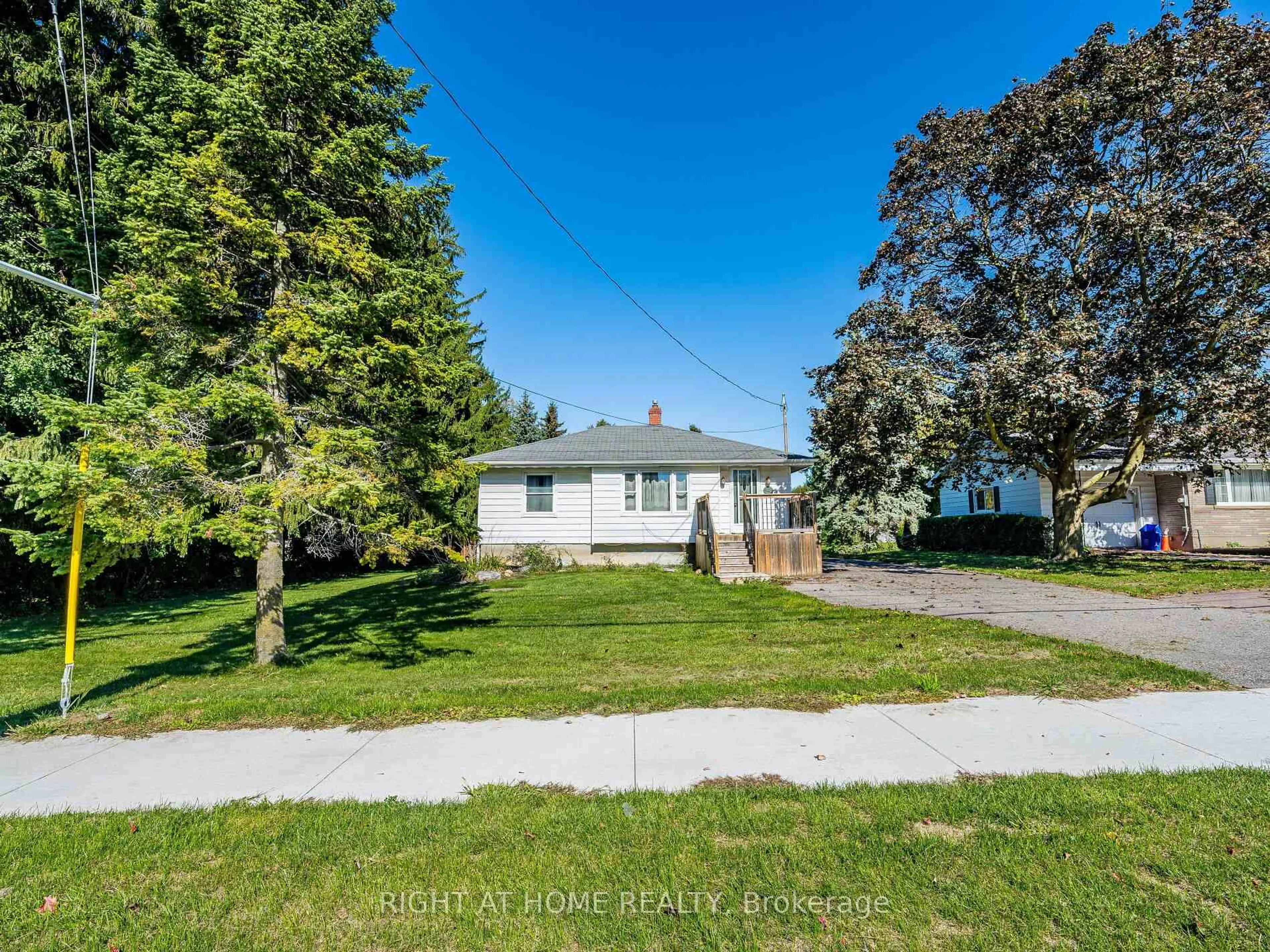 A pic from outside/outdoor area/front of a property/back of a property/a pic from drone, street for 148 Winchester Rd, Whitby Ontario L1M 1X2