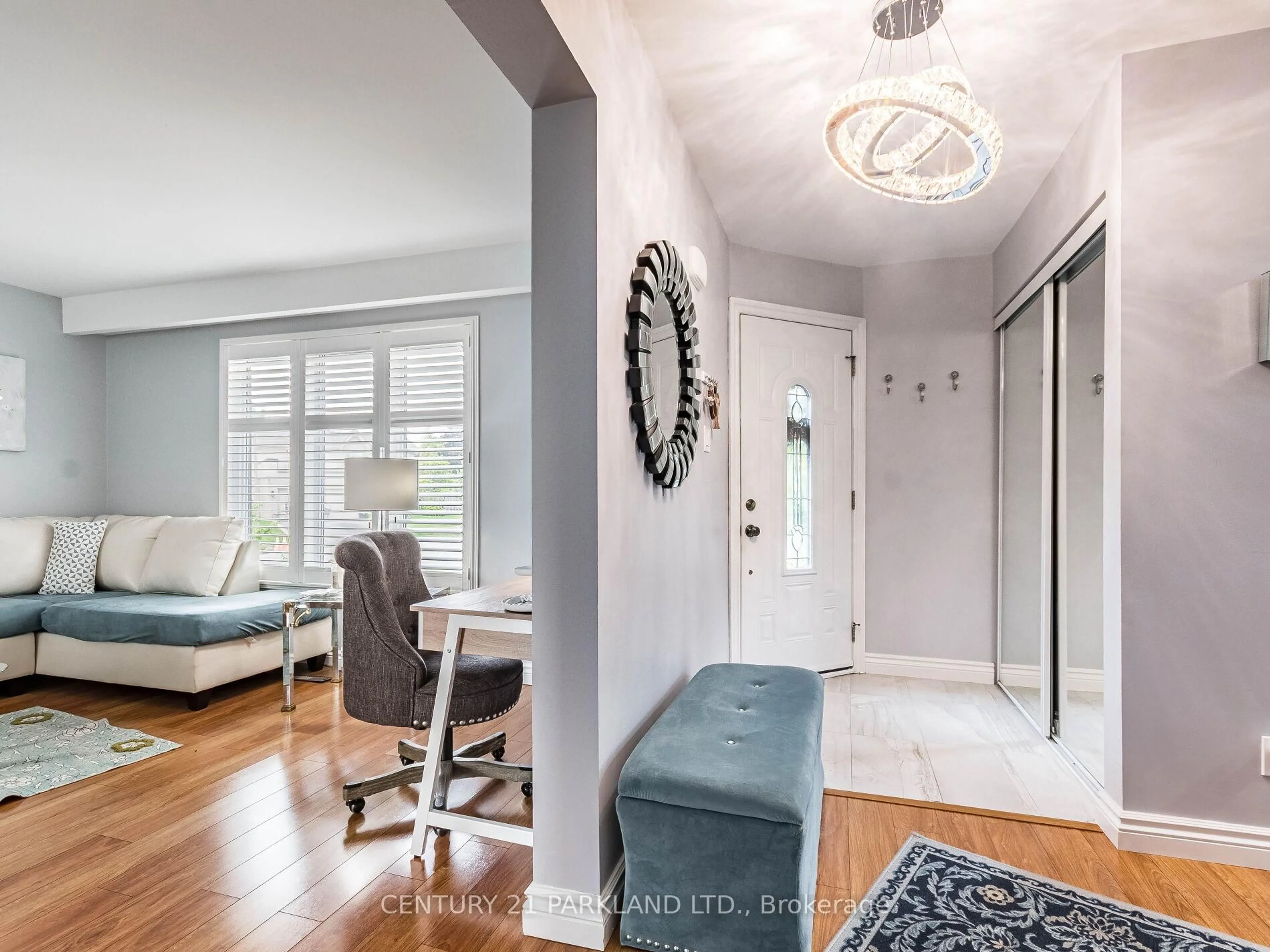 Indoor entryway for 1773 Meadowview Ave, Pickering Ontario L1V 3G7