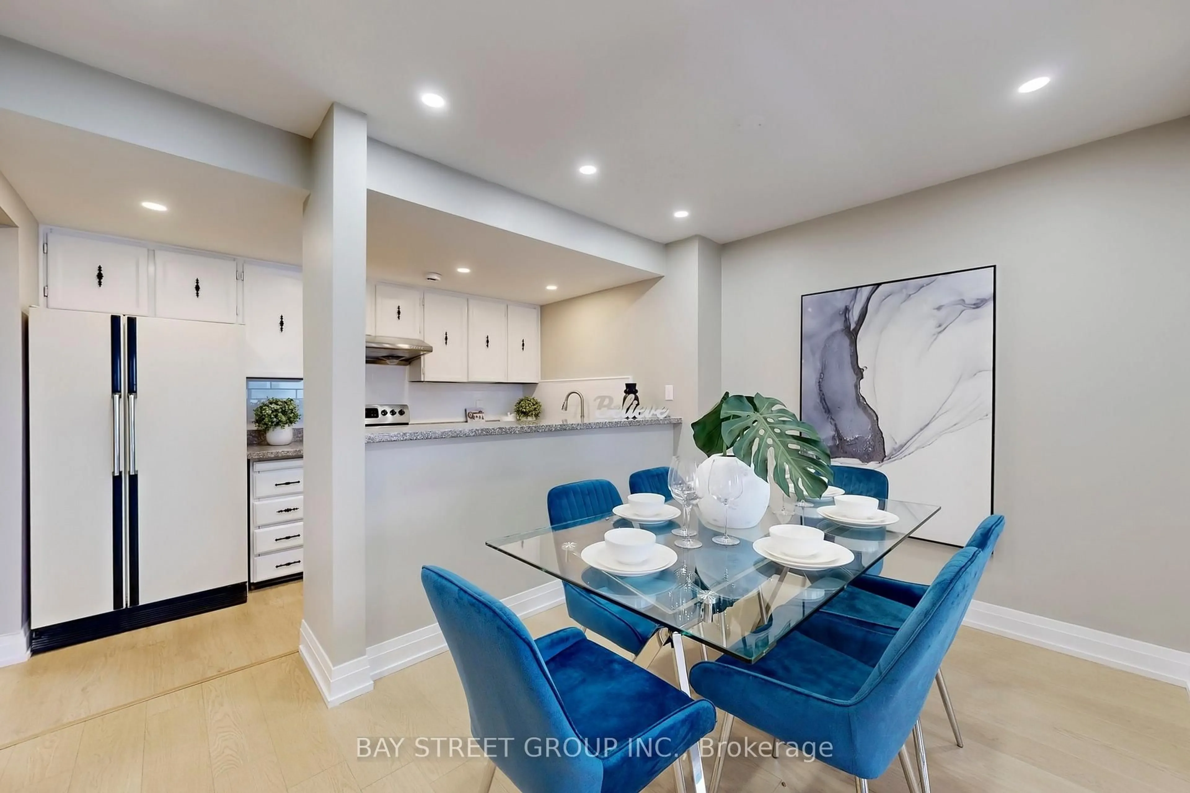 Open concept kitchen, ceramic/tile floor for 17 Newdawn Cres, Toronto Ontario M1V 1J8