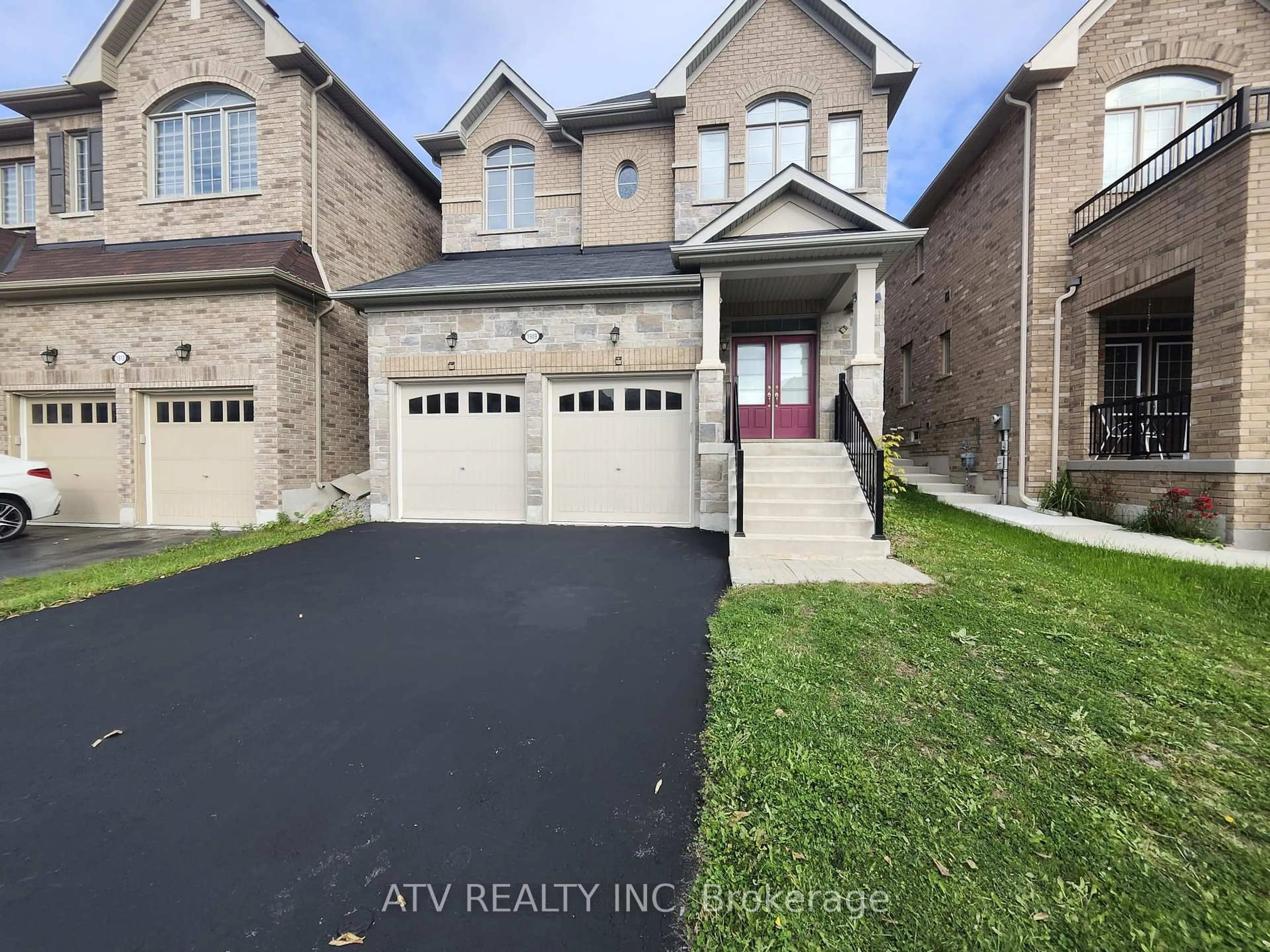 A pic from outside/outdoor area/front of a property/back of a property/a pic from drone, street for 1909 Don White Crt, Oshawa Ontario L1H 8L7