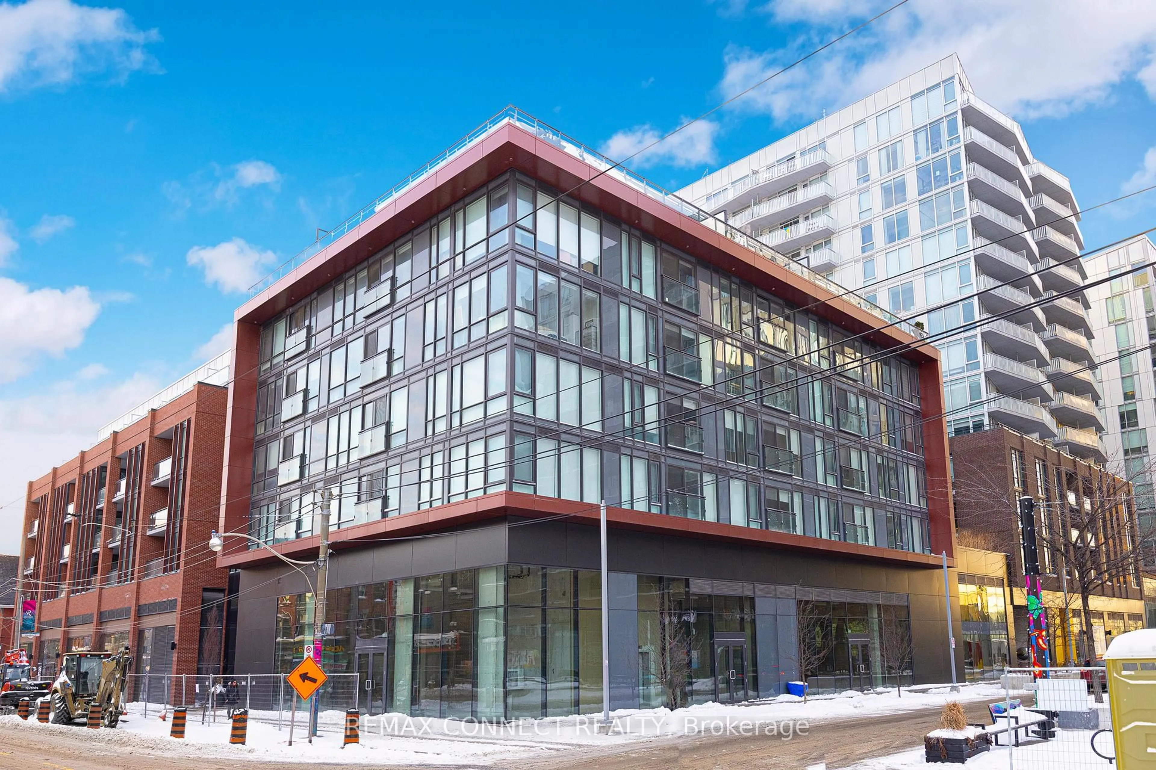 Indoor foyer for 665 Queen St #417, Toronto Ontario M4M 0G3