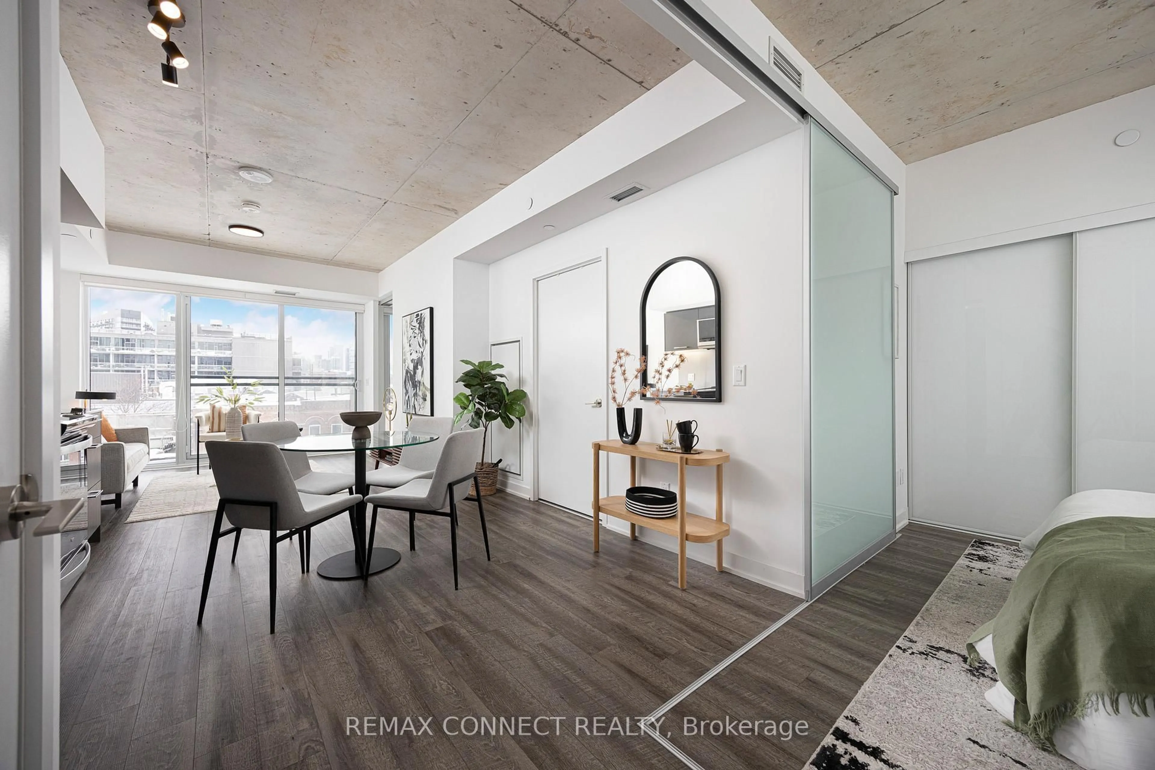 Unknown for 665 Queen St #417, Toronto Ontario M4M 0G3