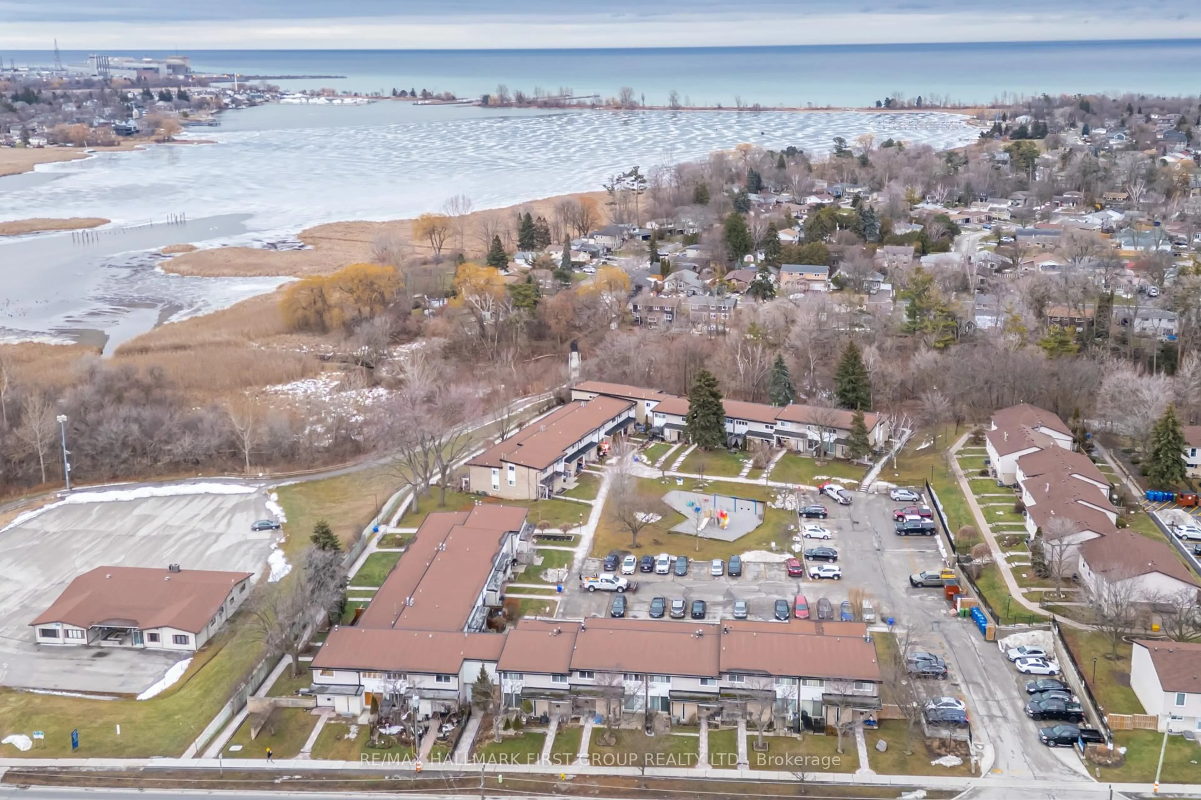 A pic from outside/outdoor area/front of a property/back of a property/a pic from drone, water/lake/river/ocean view for 925 Bayly St #55, Pickering Ontario L1W 1L4