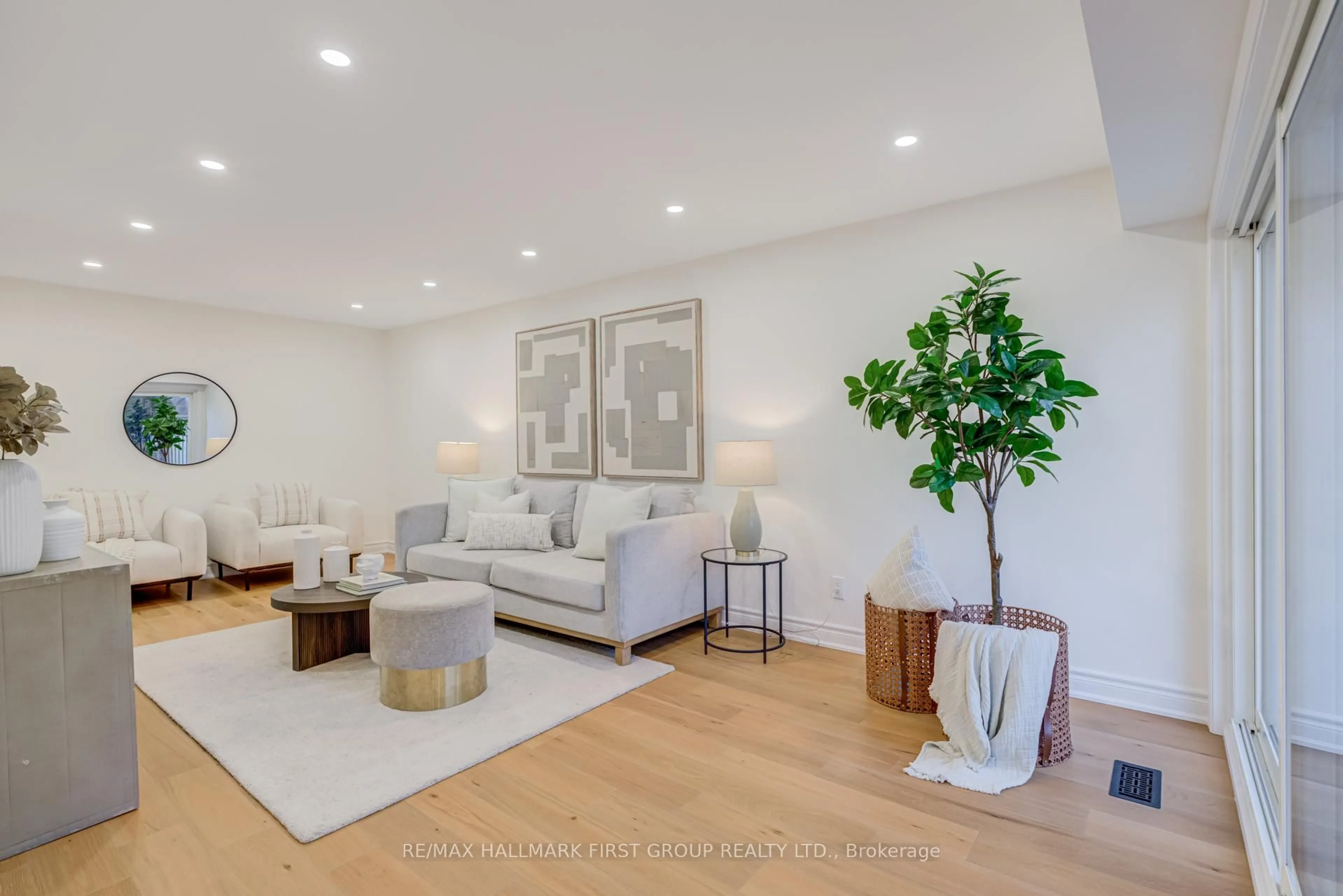 Living room with furniture, unknown for 925 Bayly St #55, Pickering Ontario L1W 1L4