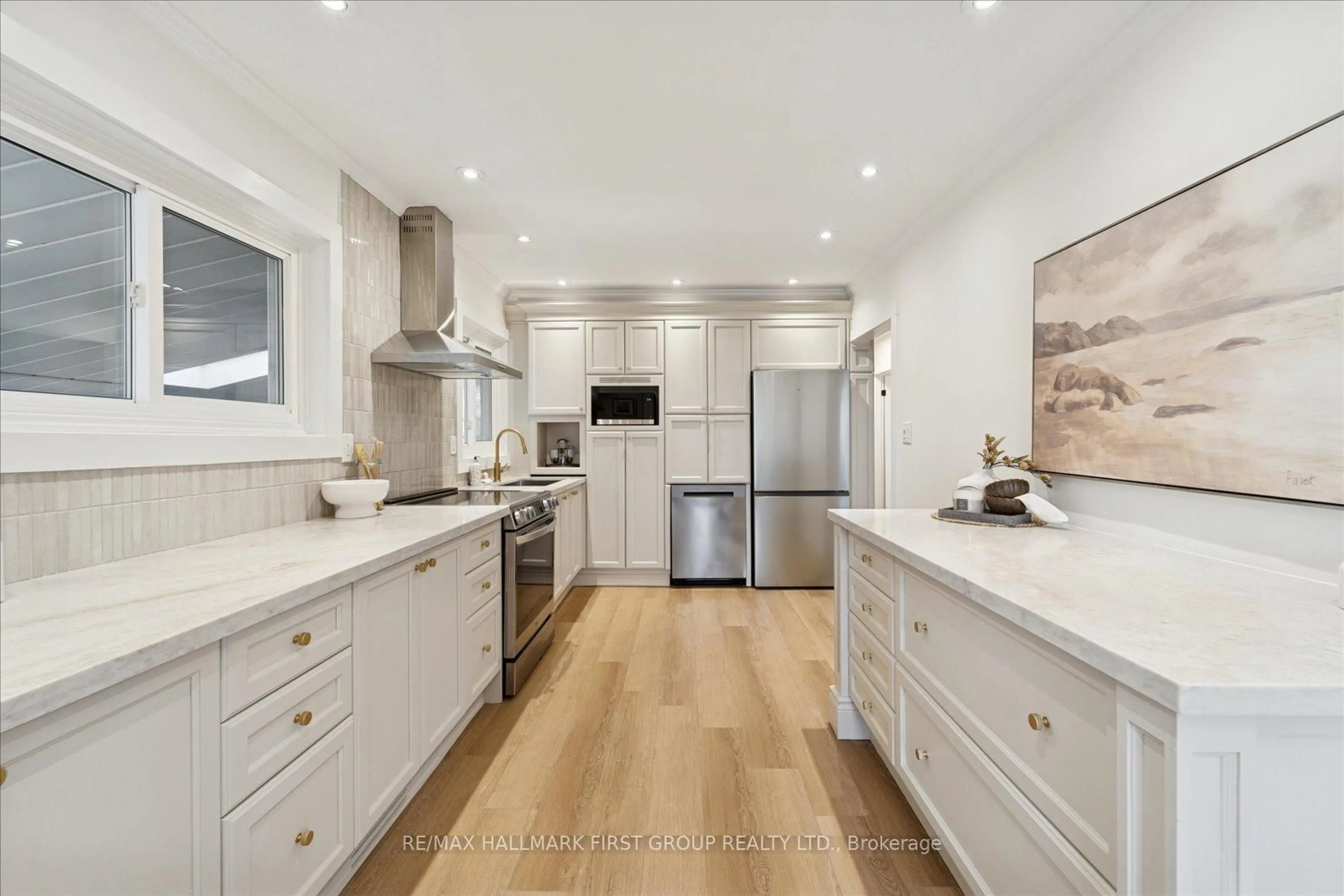 Open concept kitchen, unknown for 724 Balaton Ave, Pickering Ontario L1W 1W4