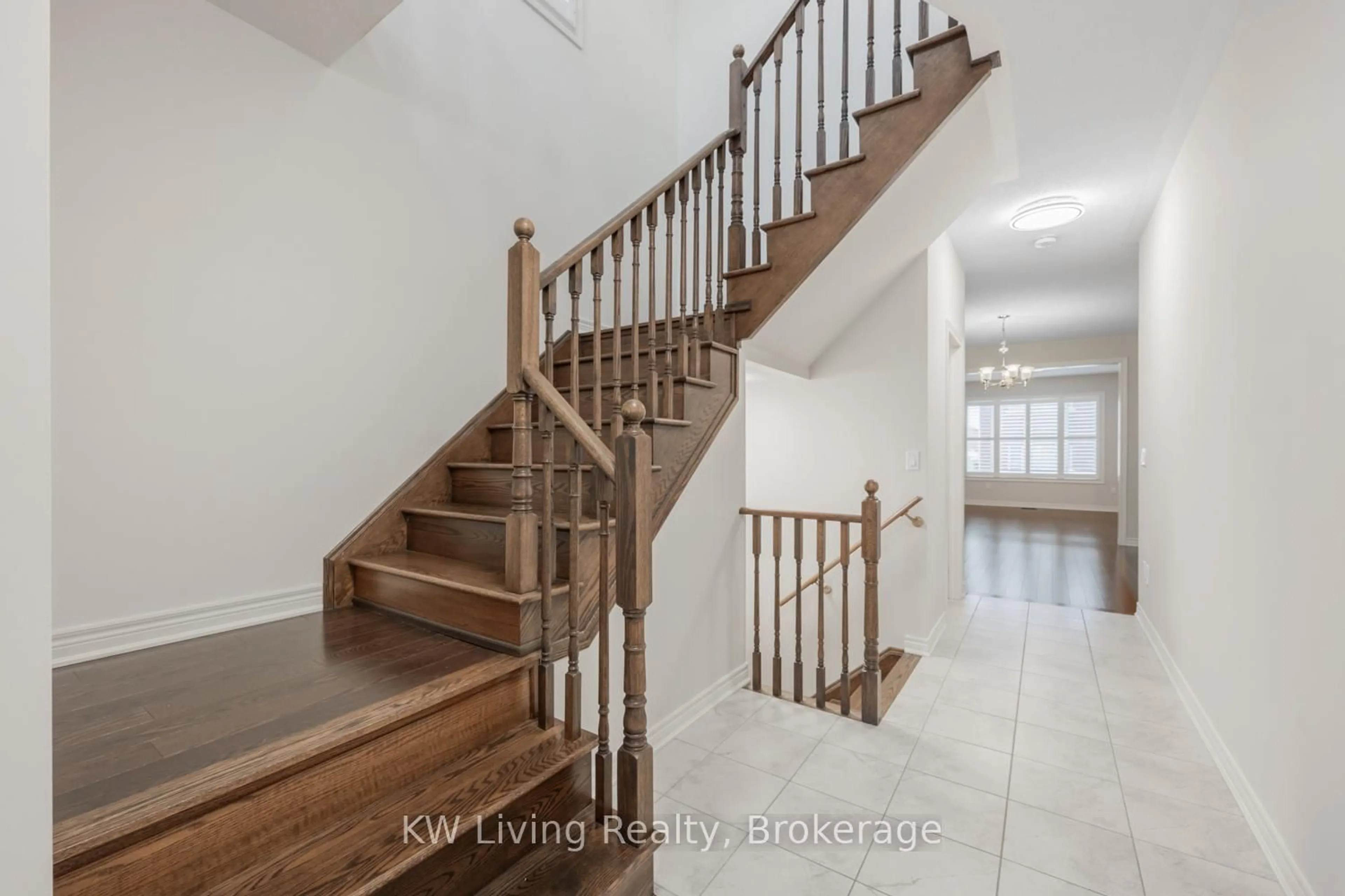Stairs for 36 Charterhouse Dr, Whitby Ontario L1R 0N2