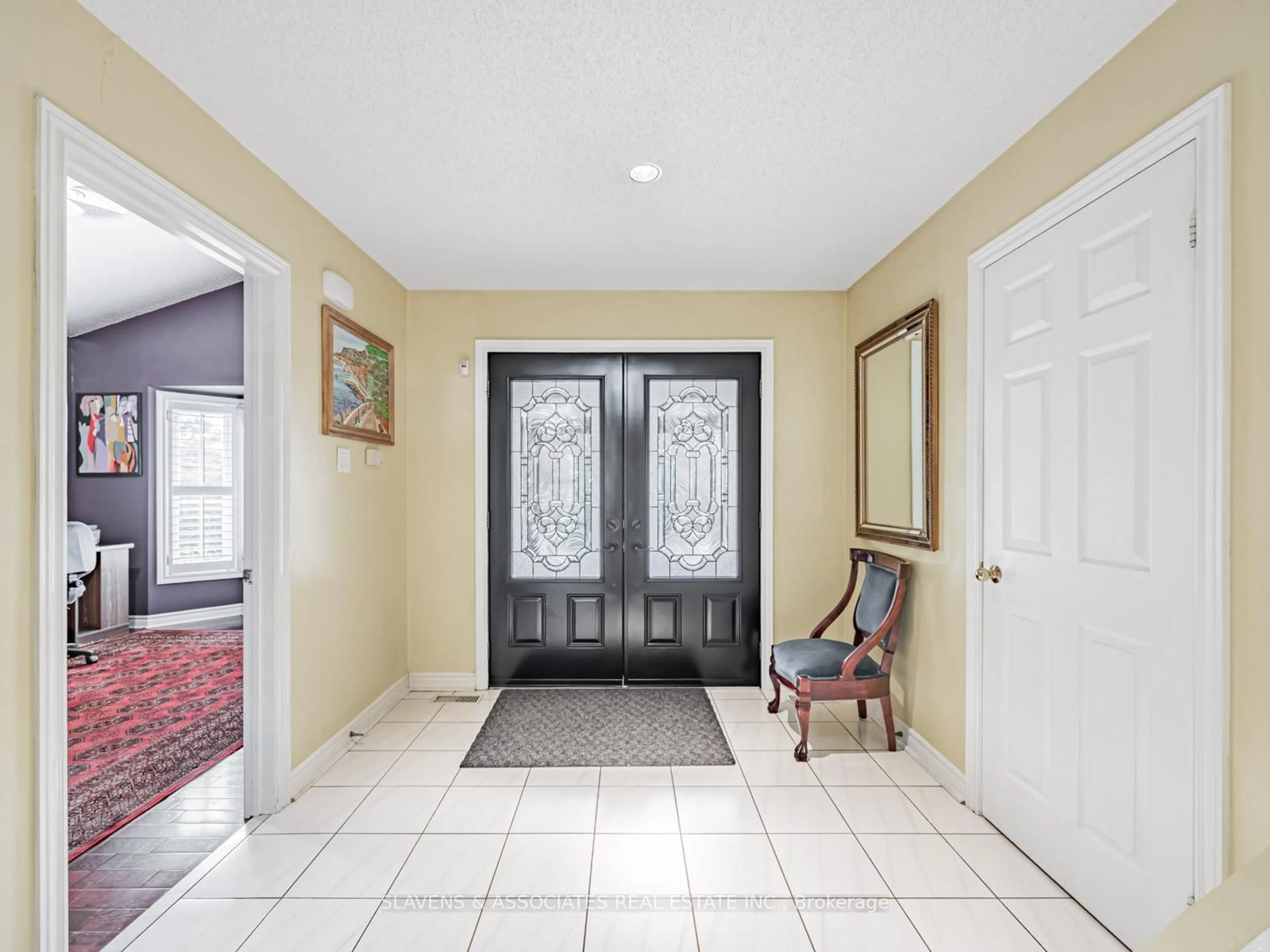 Indoor entryway for 1357 Rougemount Dr, Pickering Ontario L1V 1N2