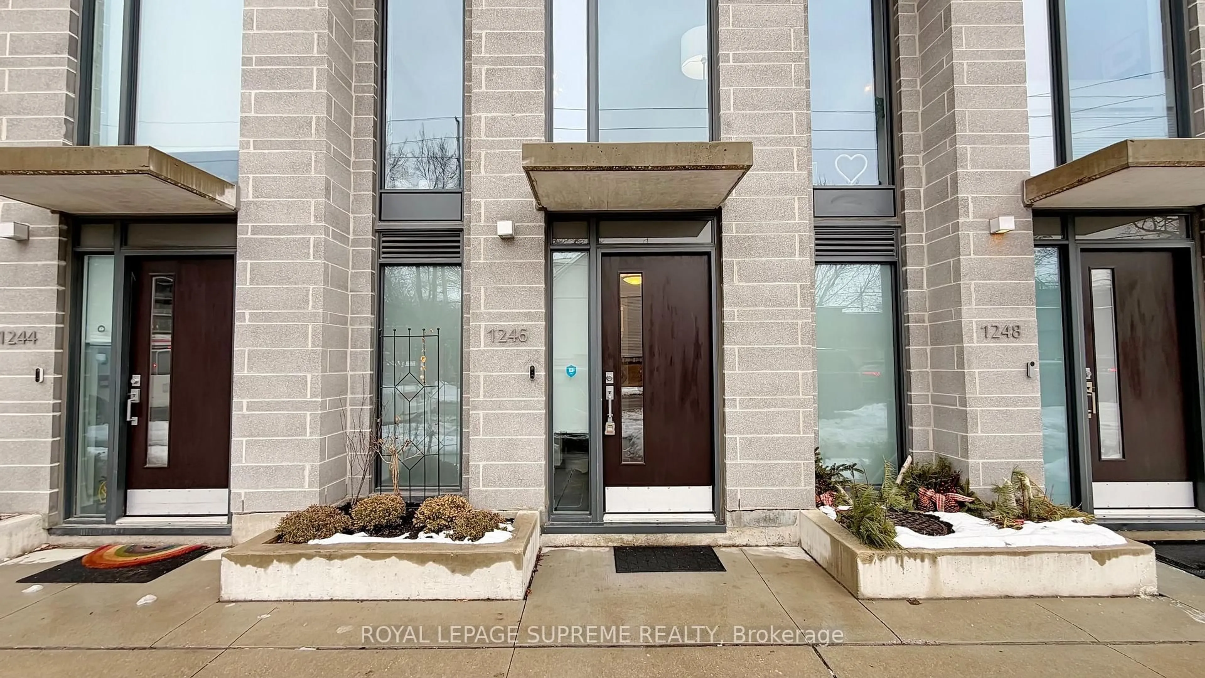 Indoor entryway for 1246 Dundas St, Toronto Ontario M4M 1S3