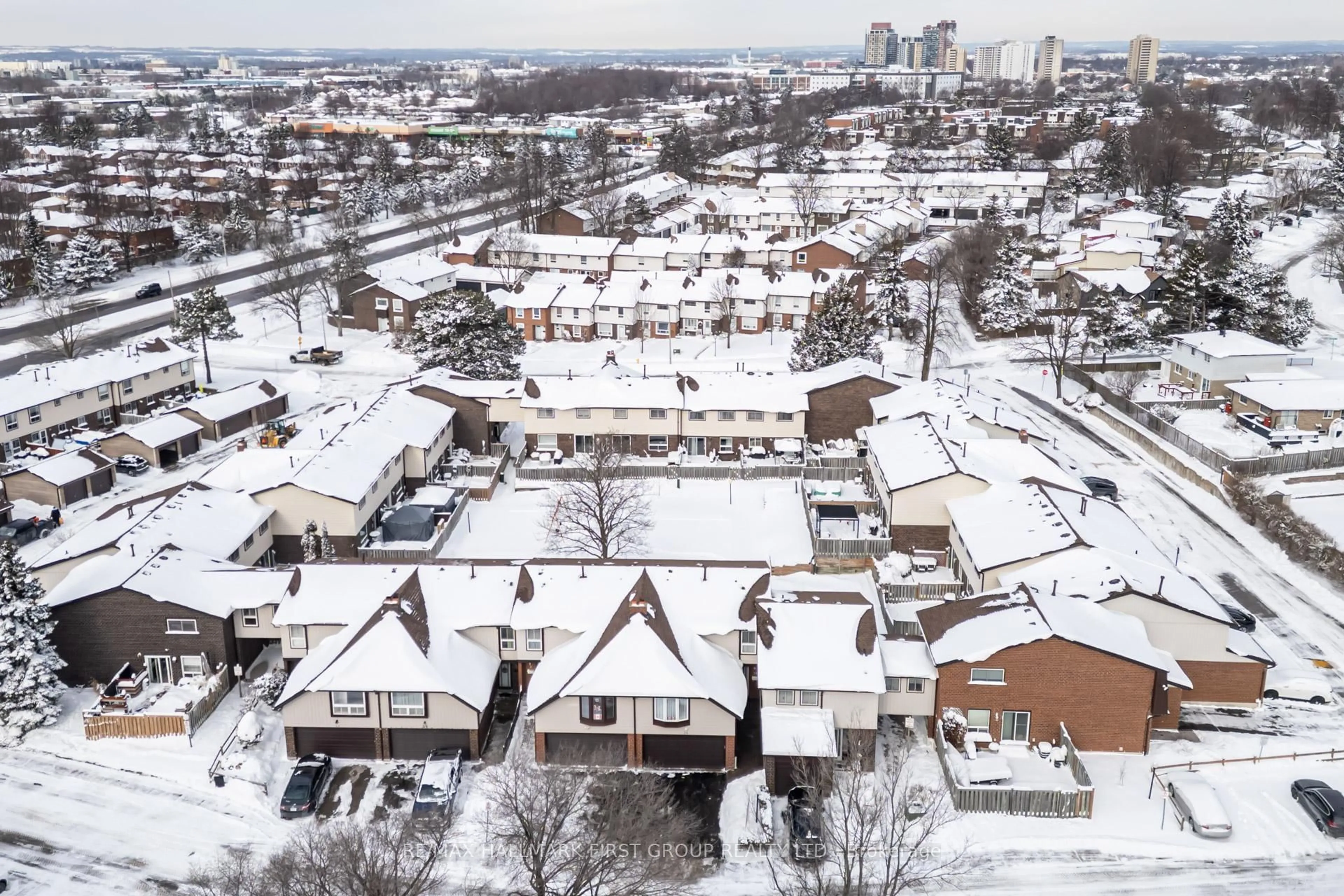 A pic from outside/outdoor area/front of a property/back of a property/a pic from drone, unknown for 28 Jenkins Lane, Ajax Ontario L1S 3N8