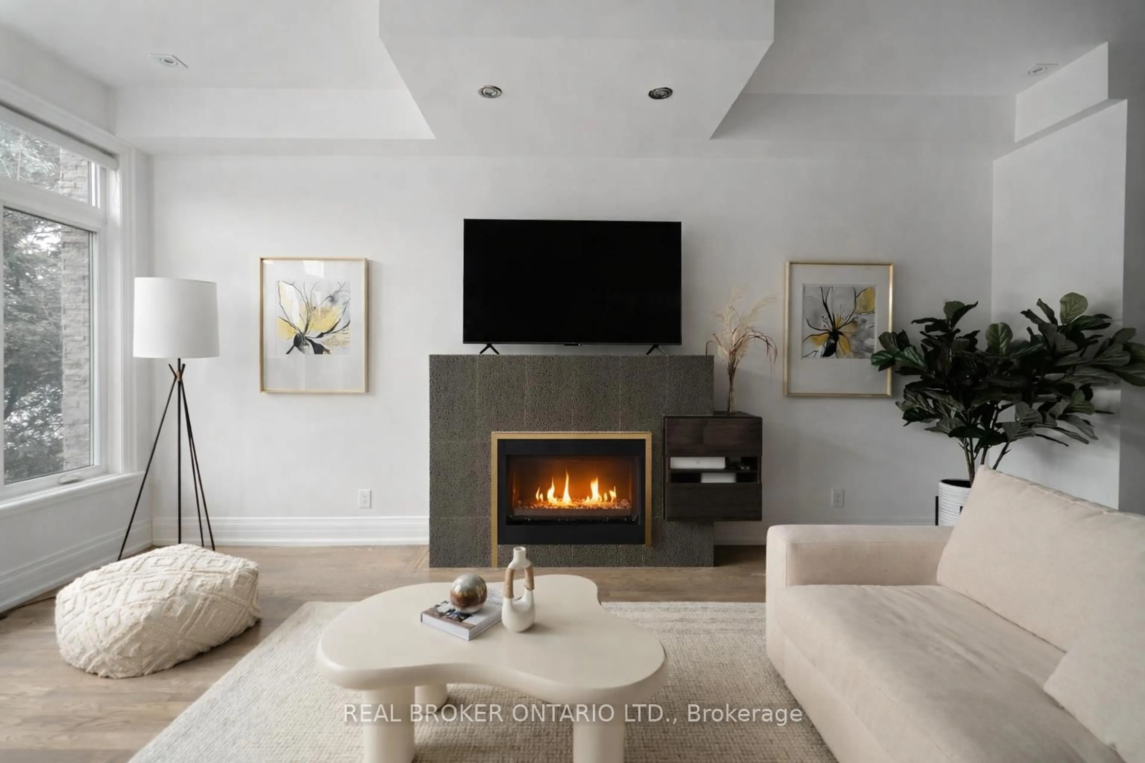 Living room with furniture, unknown for 47 Eastville Ave, Toronto Ontario M1M 2N6