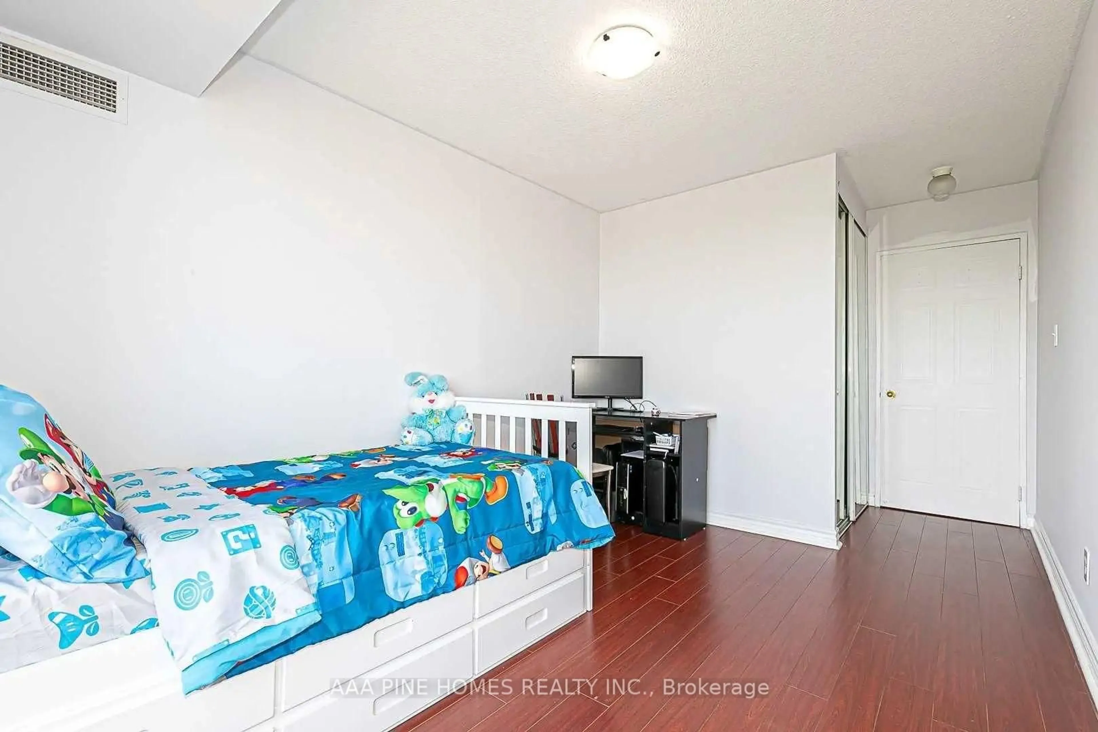 A pic of a room for 2550 Lawrence Ave #1111, Toronto Ontario M1P 4Z3