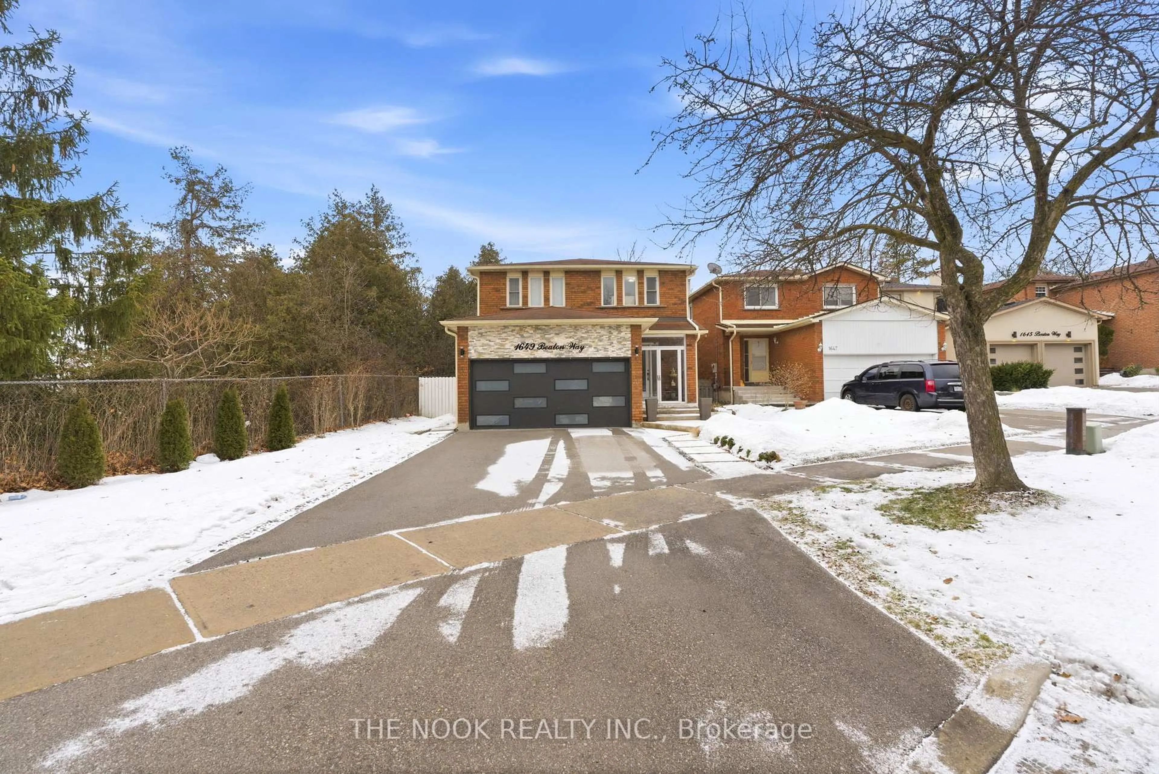 A pic from outside/outdoor area/front of a property/back of a property/a pic from drone, street for 1649 Beaton Way, Pickering Ontario L1X 1X7