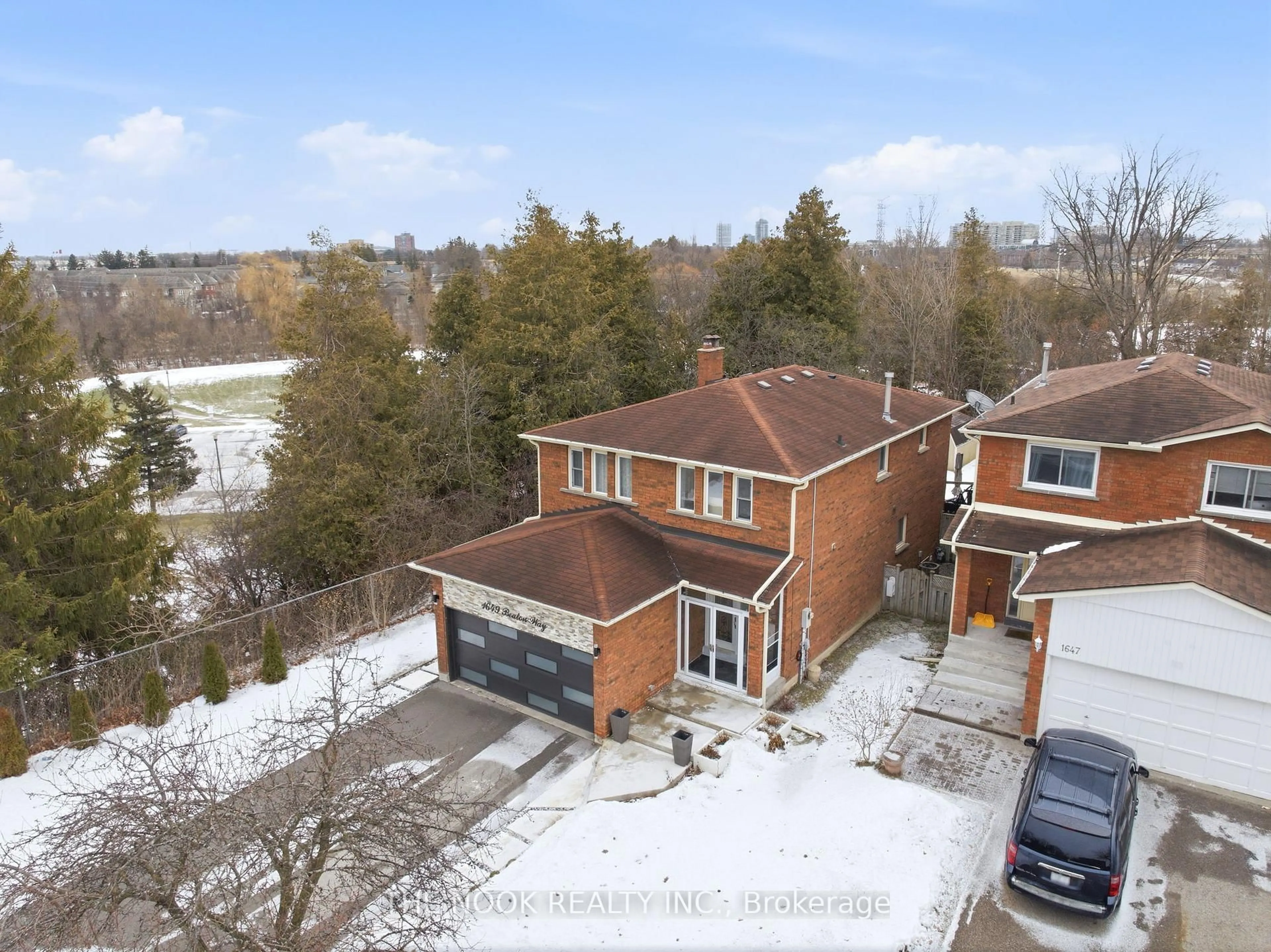 A pic from outside/outdoor area/front of a property/back of a property/a pic from drone, unknown for 1649 Beaton Way, Pickering Ontario L1X 1X7