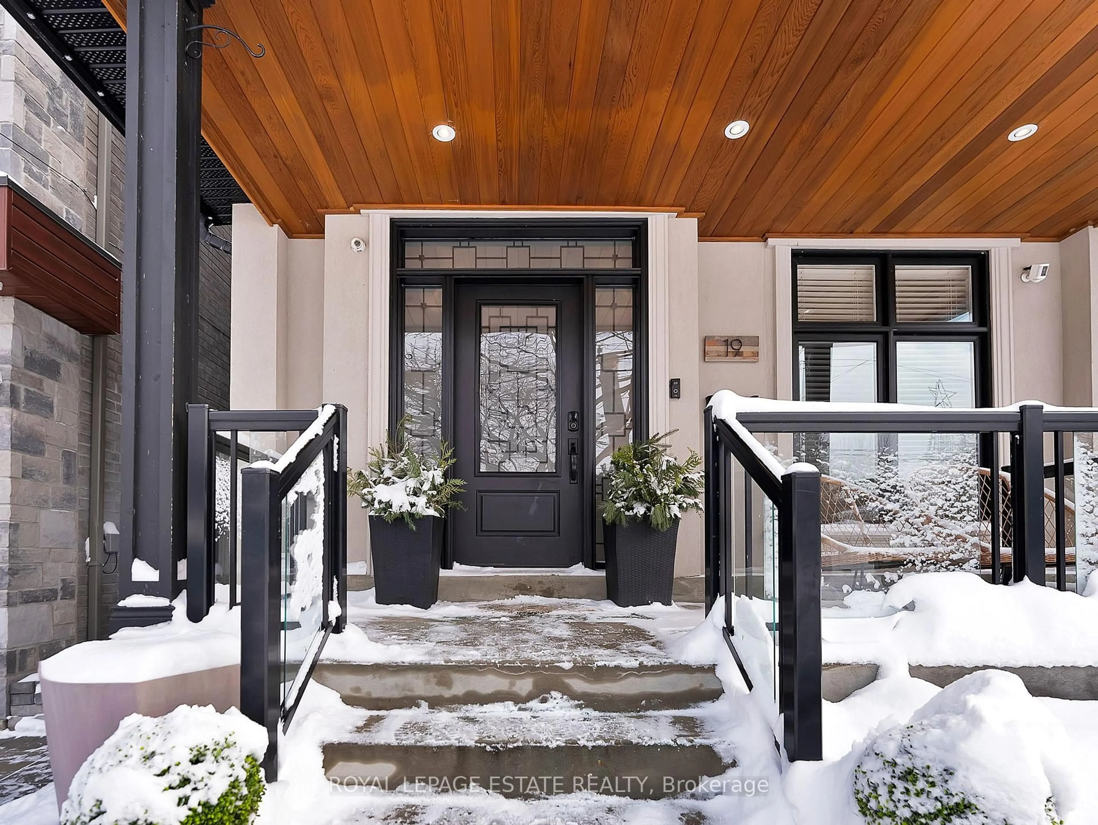 Indoor entryway for 19 Red Deer Ave, Toronto Ontario M1N 2Y9