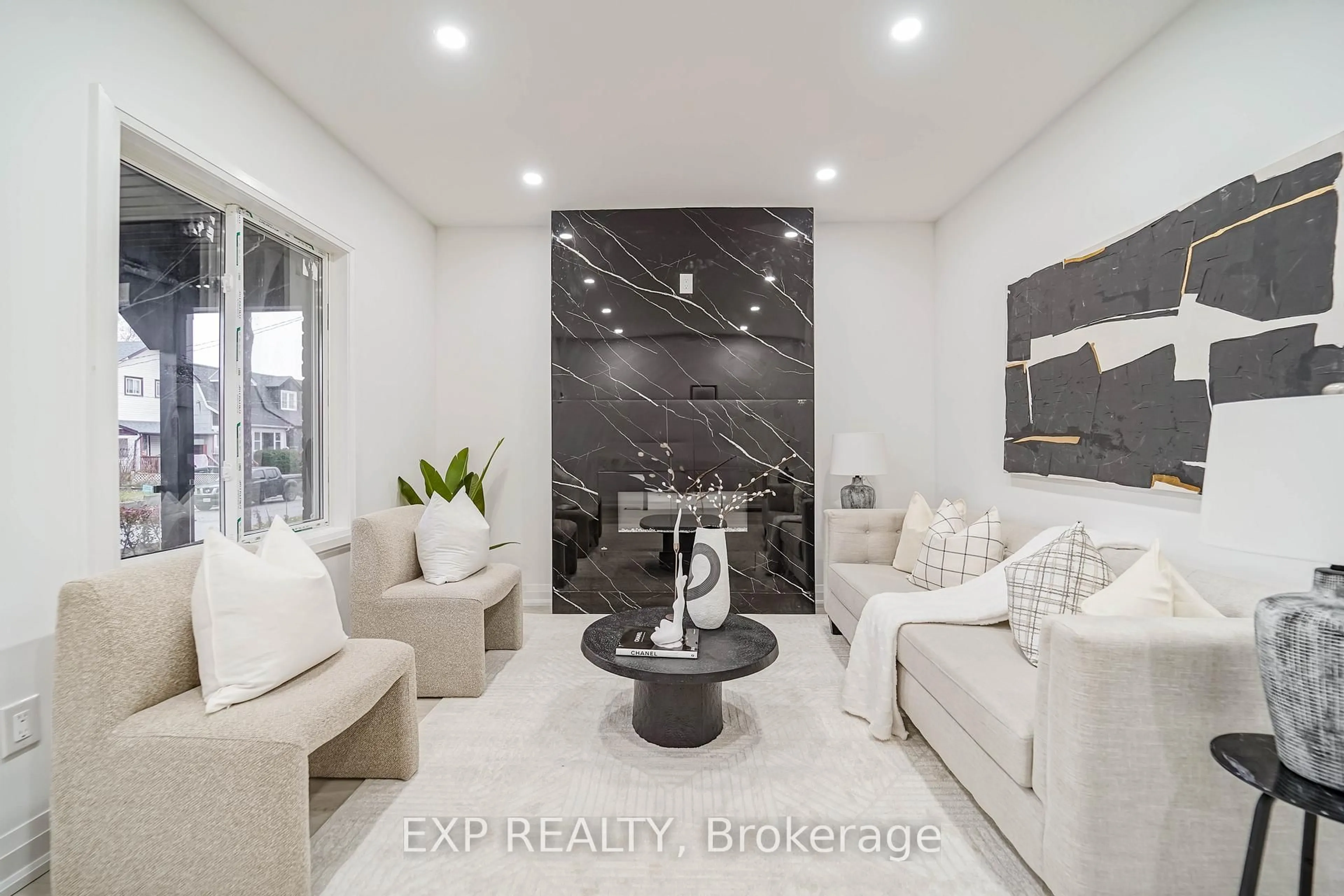 Indoor entryway for 47 Eldon Ave, Toronto Ontario M4C 5G2